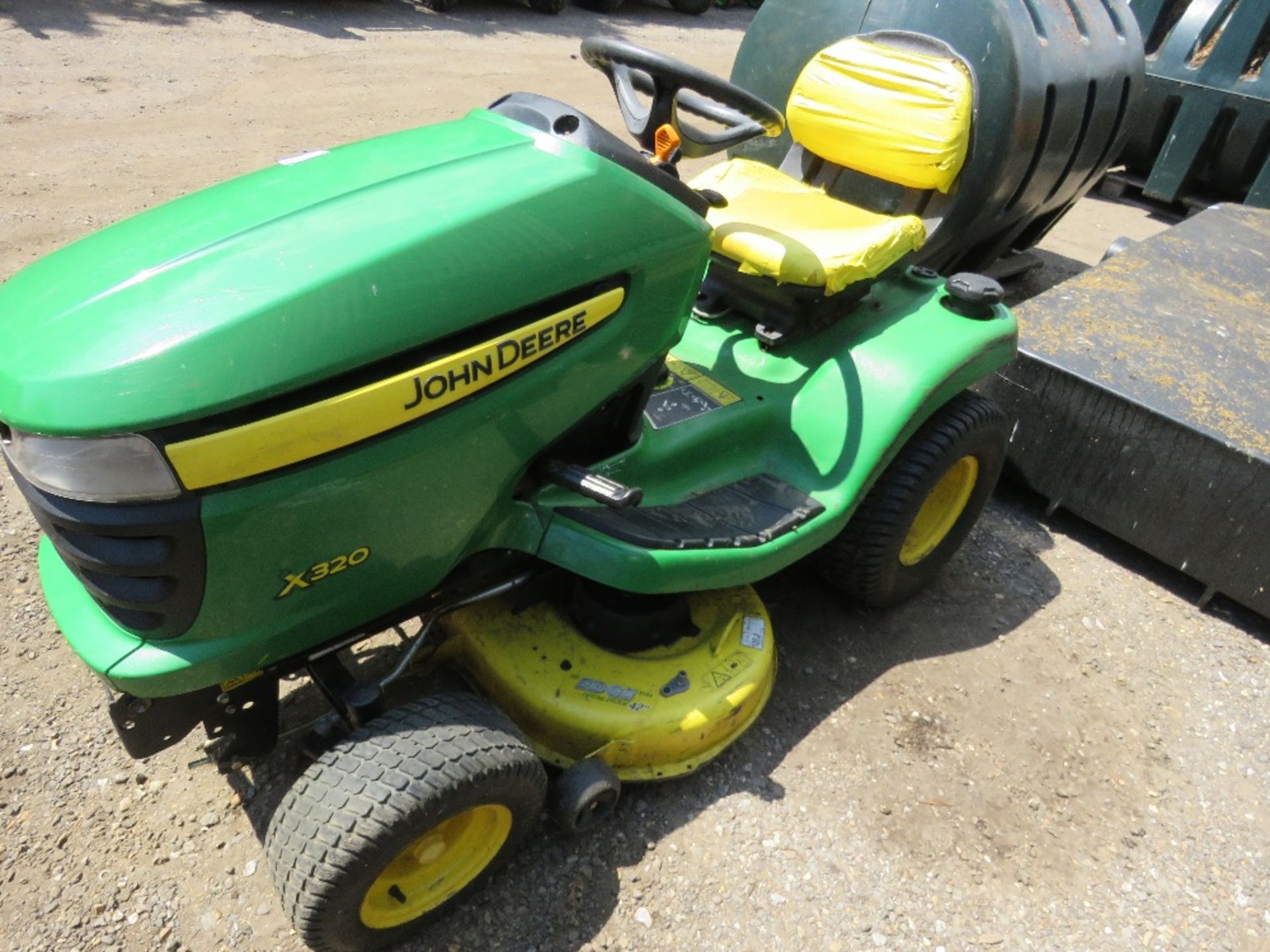 JOHN DEERE X320 PETROL RIDE ON MOWER, 756 REC HOURS. RUNS AND DRIVES BUT MOWERS NOT ENGAGING...NO BE - Image 7 of 11