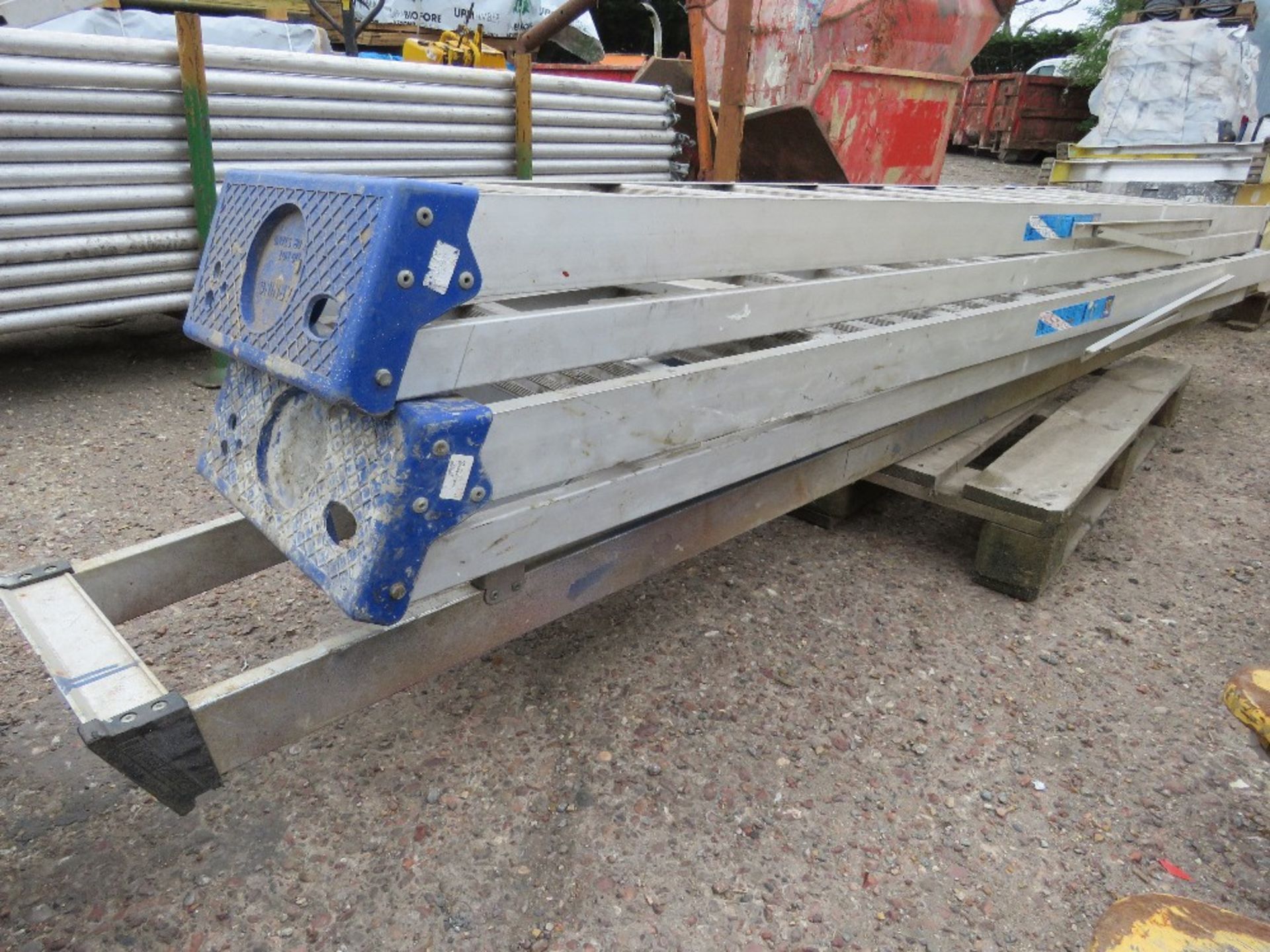 3NO SETS OF ALUMINIUM STEP LADDERS. THIS LOT IS SOLD UNDER THE AUCTIONEERS MARGIN SCHEME, THEREFO - Image 3 of 4