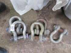 5 X LARGE LIFTING SHACKLES. THIS LOT IS SOLD UNDER THE AUCTIONEERS MARGIN SCHEME, THEREFORE NO VA