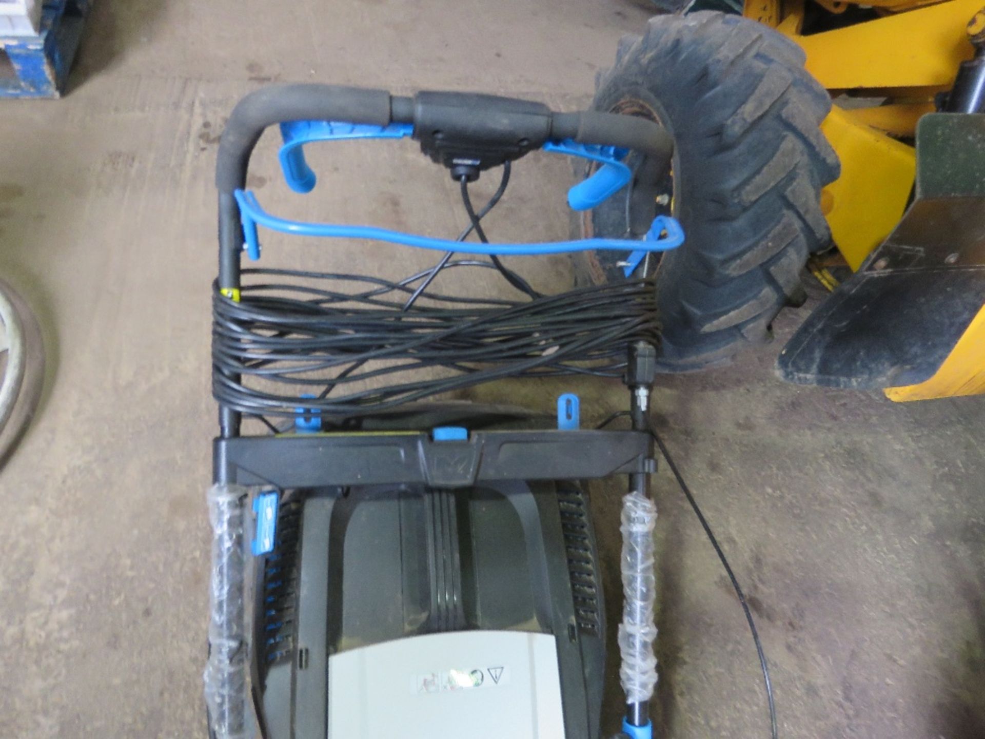 MACALISTER 240VOLT POWERED LAWNMOWER WITH COLLECTOR, 42CM WIDTH, APPEARS LITTLE USED. THIS LOT IS - Image 2 of 3