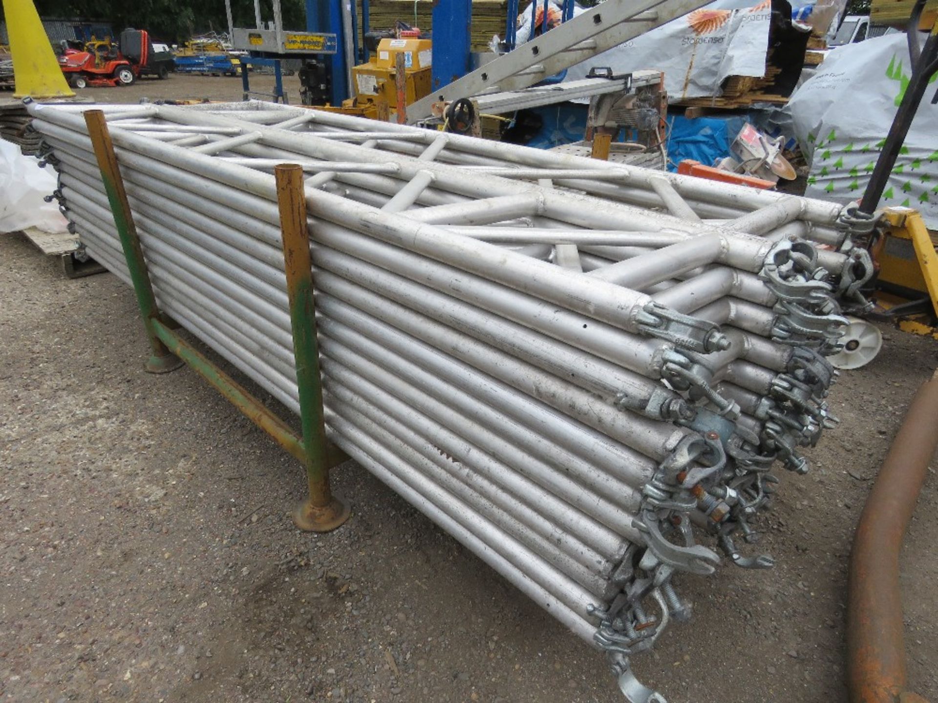 STILLAGE CONTAINING 24NO ALUMINIUM LATTICE BEAM SCAFFOLD SUPPORTS, 450MM WIDTH X 2.5M LENGTH APPROX. - Image 2 of 5