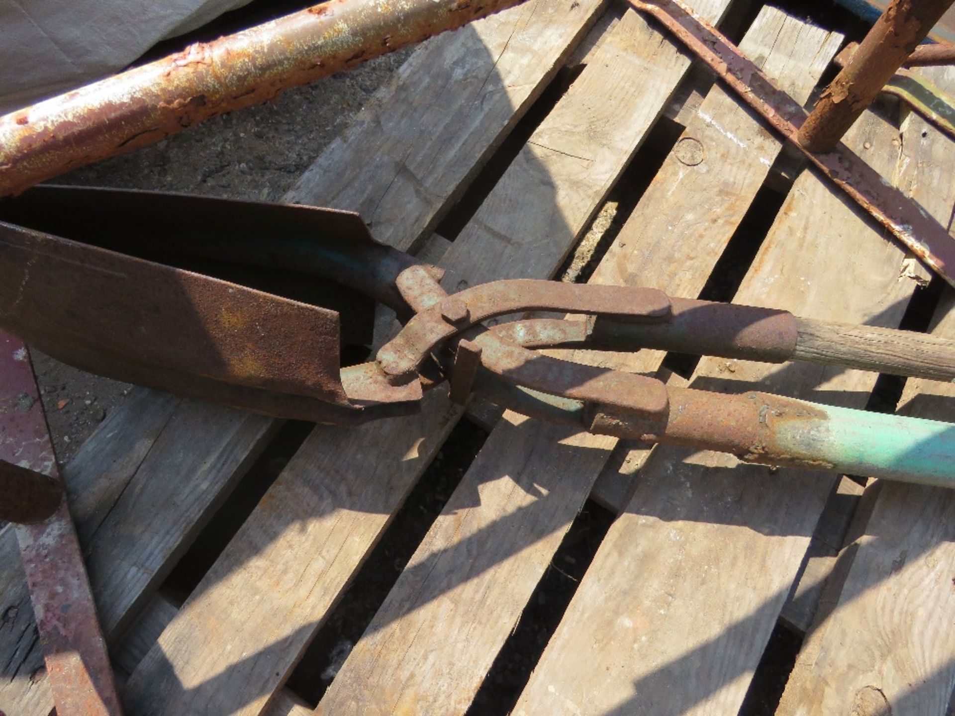 HOLE DIGGING SPADE PLUS 2NO TRESTLE STANDS. THIS LOT IS SOLD UNDER THE AUCTIONEERS MARGIN SCHEME, - Image 2 of 4