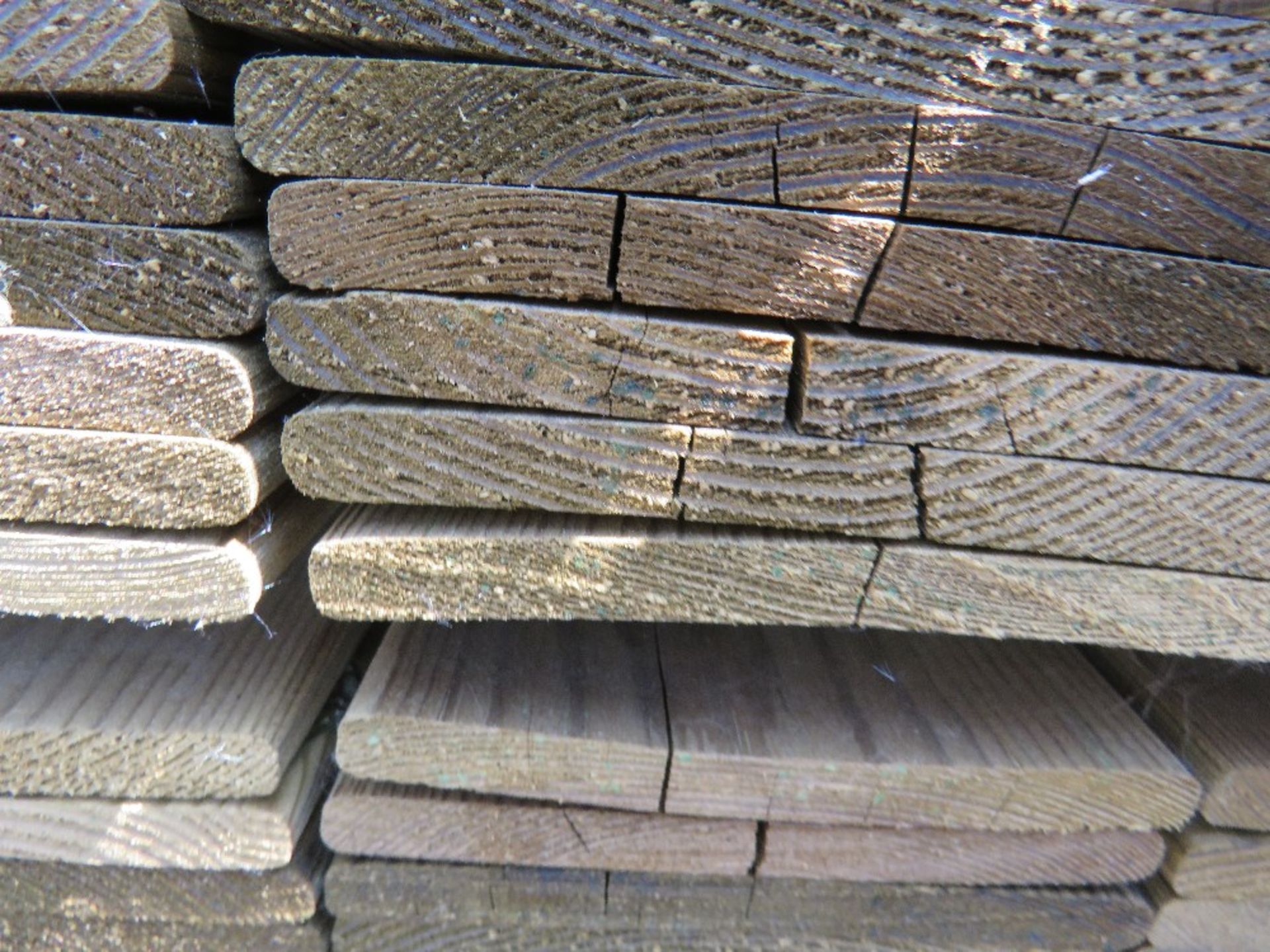 LARGE PACK OF HIT AND MISS CLADDING TIMBER BAORDS. - Image 3 of 3