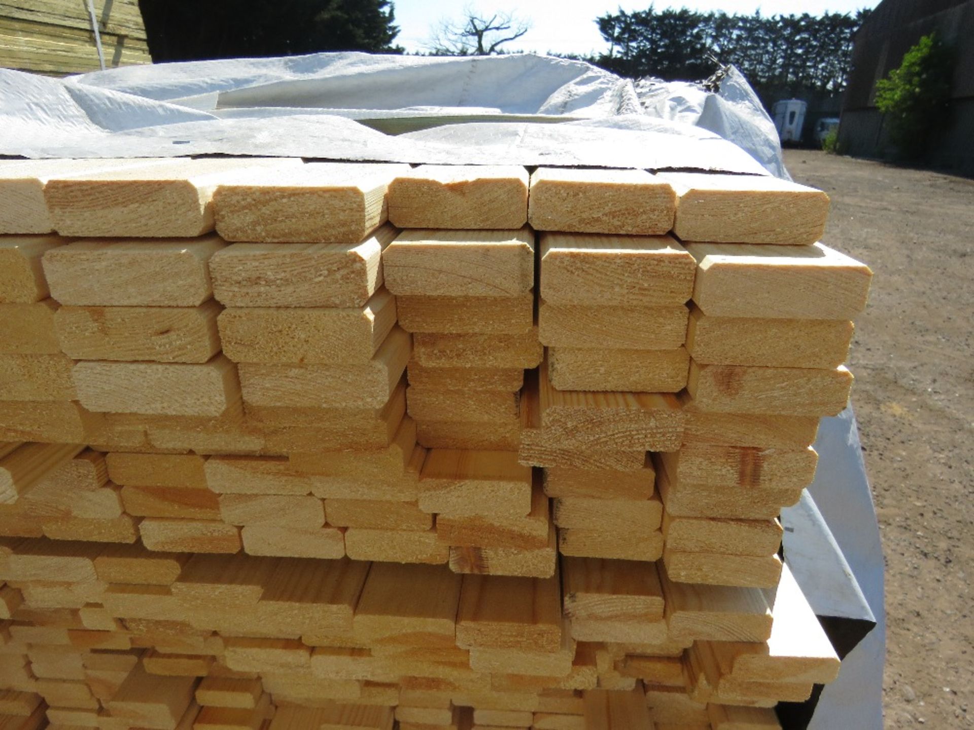 EXTRA LARGE PACK OF UNTREATED VENETIAN FENCE / TRELLIS SLAT TIMBER CLADDING: 1.83M X 45MM X 17MM APP