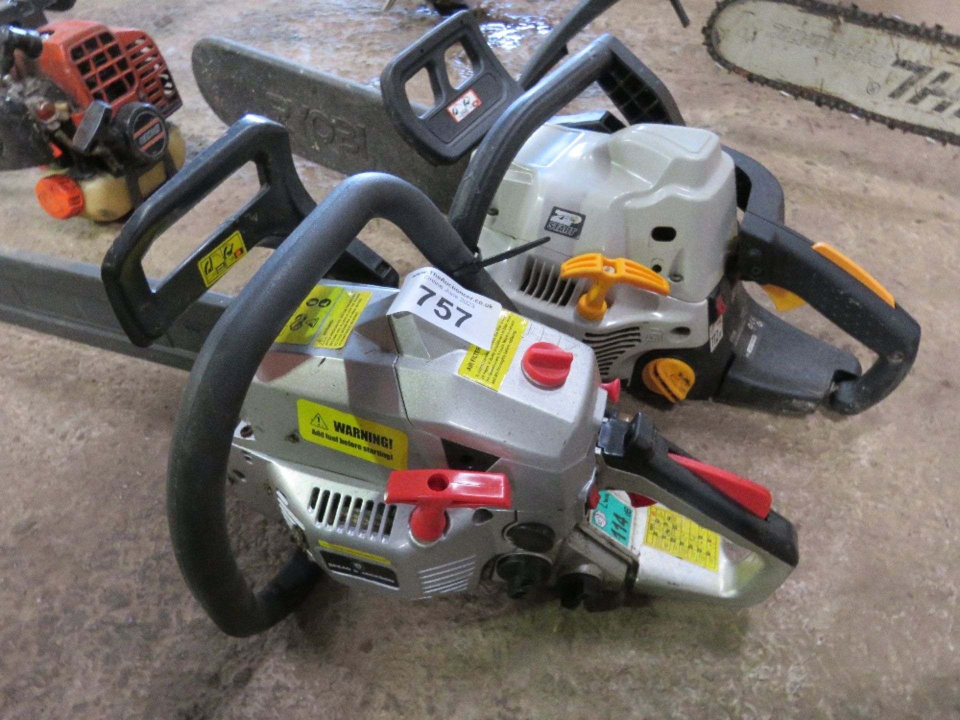 2 X PETROL ENGINED CHAINSAWS. THIS LOT IS SOLD UNDER THE AUCTIONEERS MARGIN SCHEME, THEREFORE NO - Image 2 of 2