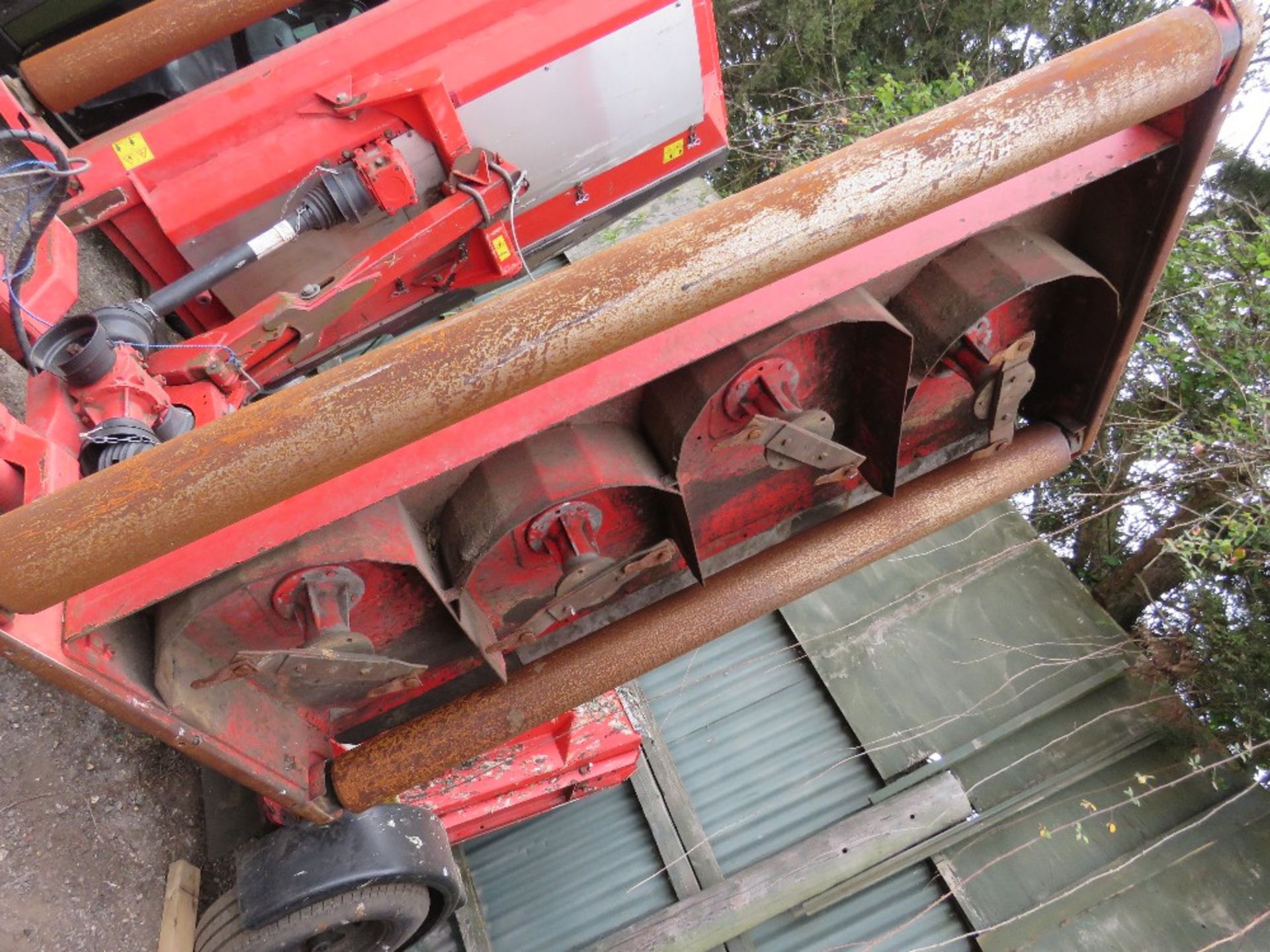 TRIMAX 728-610-400 BATWING TYPE ROLLER MOWER, YEAR 2017. PEGASUS S3 HEADS. NB: REQUIRES REPAIR TO CH - Image 5 of 13