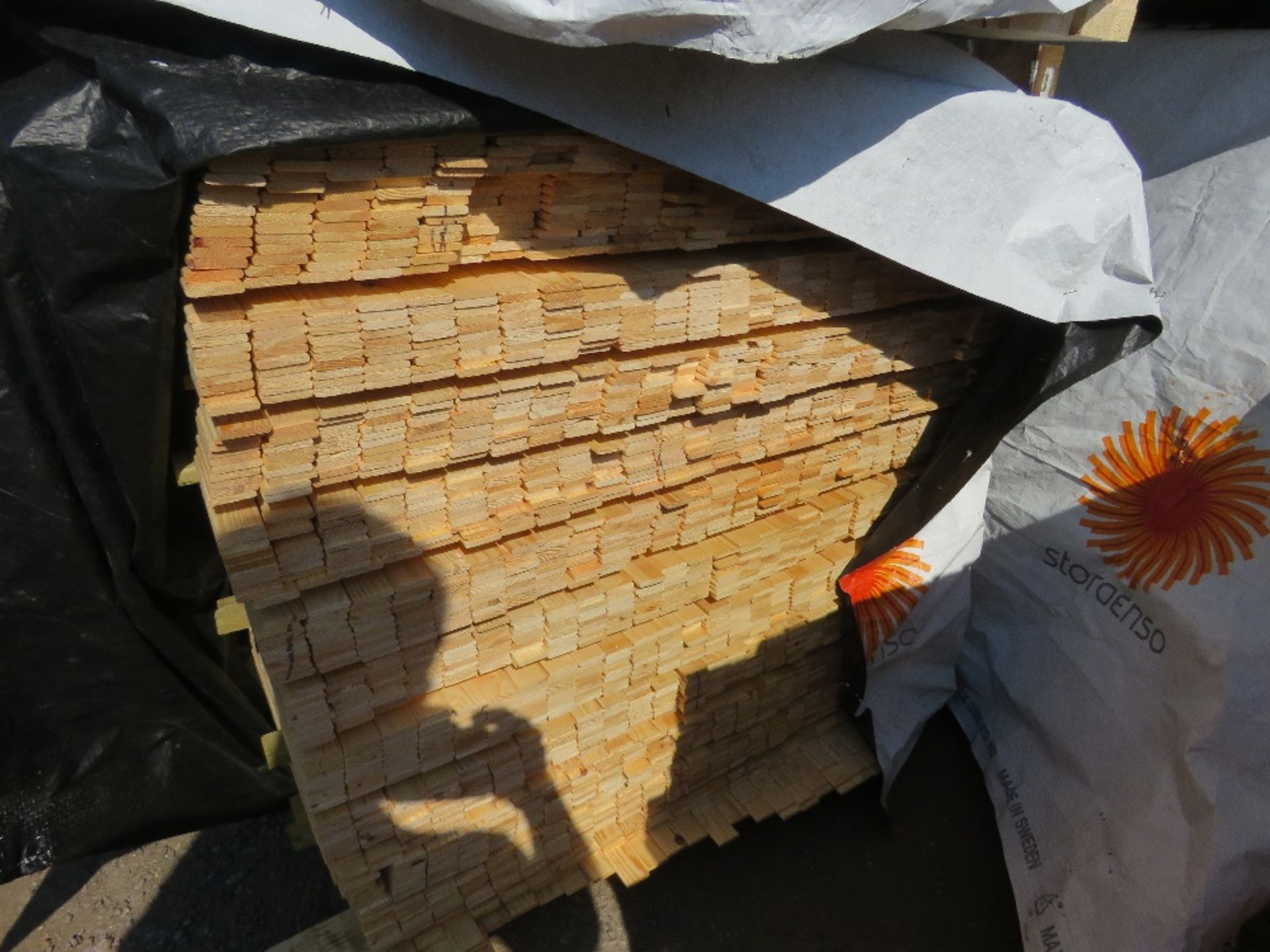EXTRA LARGE PACK OF UNTREATED WOVEN FENCE SLAT TIMBER CLADDING: 1.74M X 40MM X 8MM APPROX.