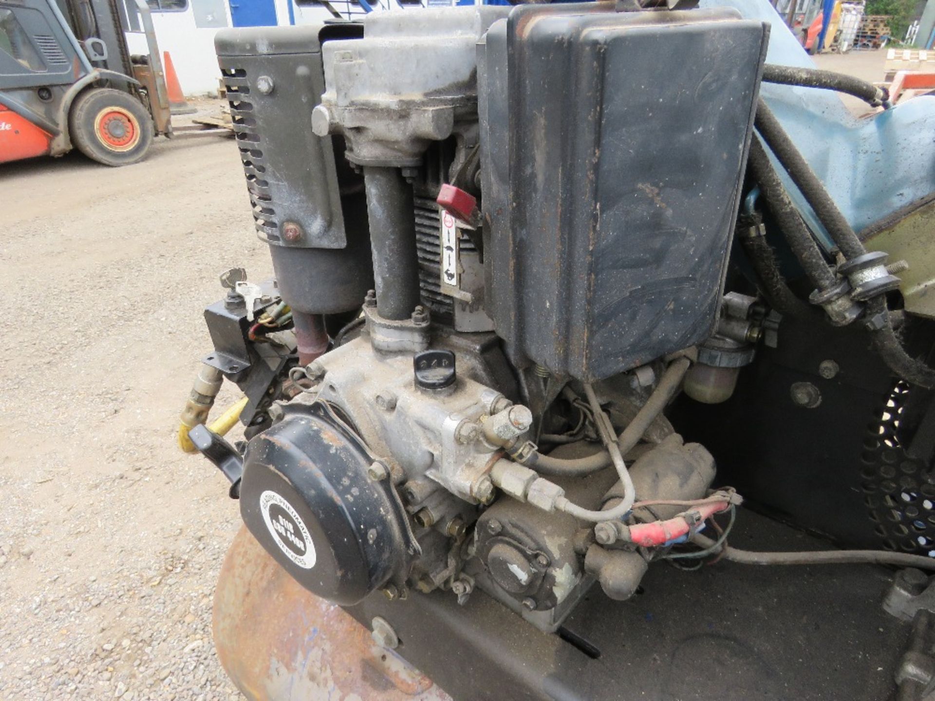 PSIBAR ROBIN ENGINED COMPRESSOR WITH VAN MOUNTING FRAME. SUITABLE FOR TYRE FITTER ETC. SEEN RUNNING - Image 5 of 7