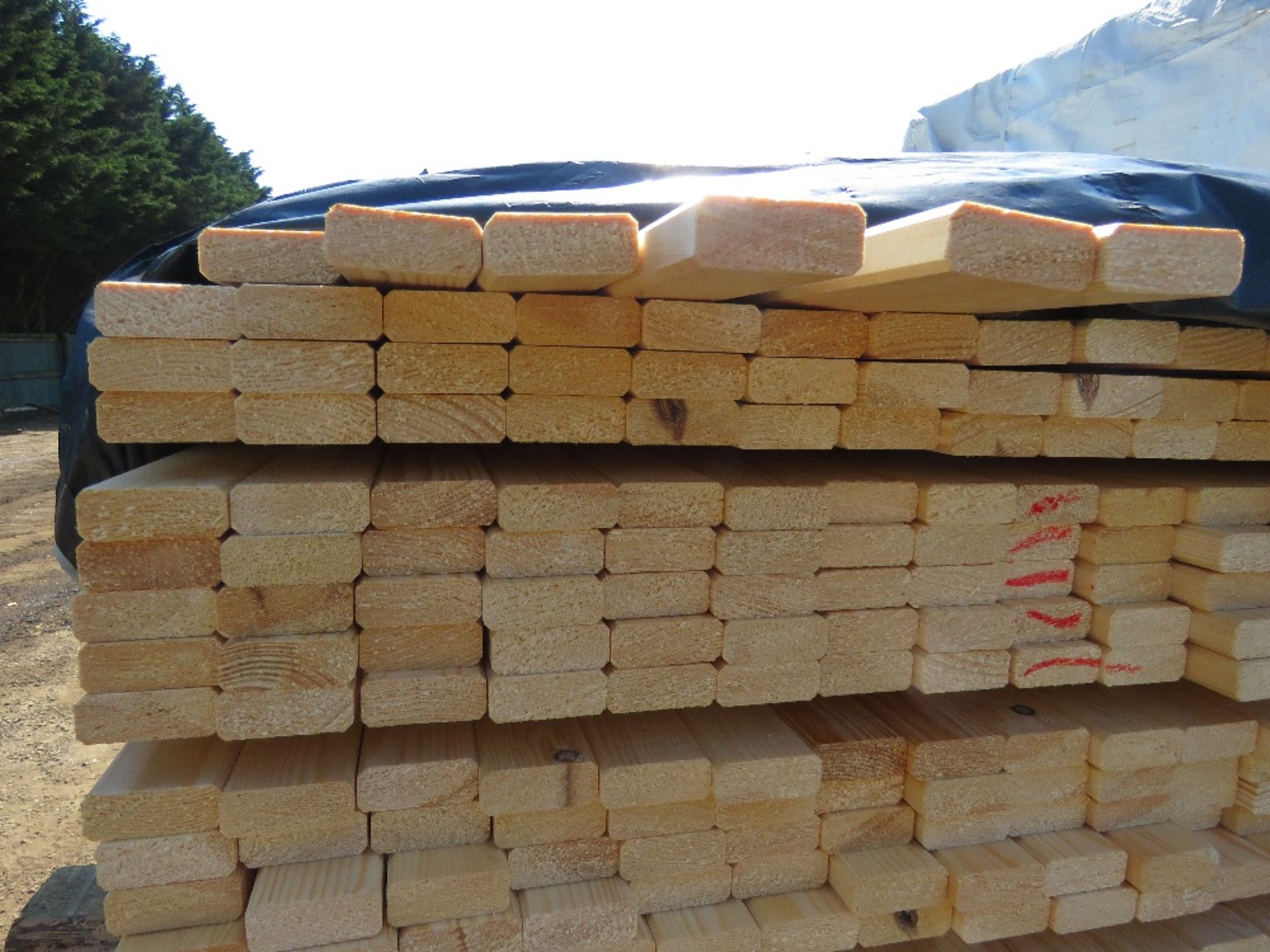 EXTRA LARGE PACK OF UNTREATED VENETIAN FENCE / TRELLIS SLAT TIMBER CLADDING: 1.83M X 45MM X 17MM APP