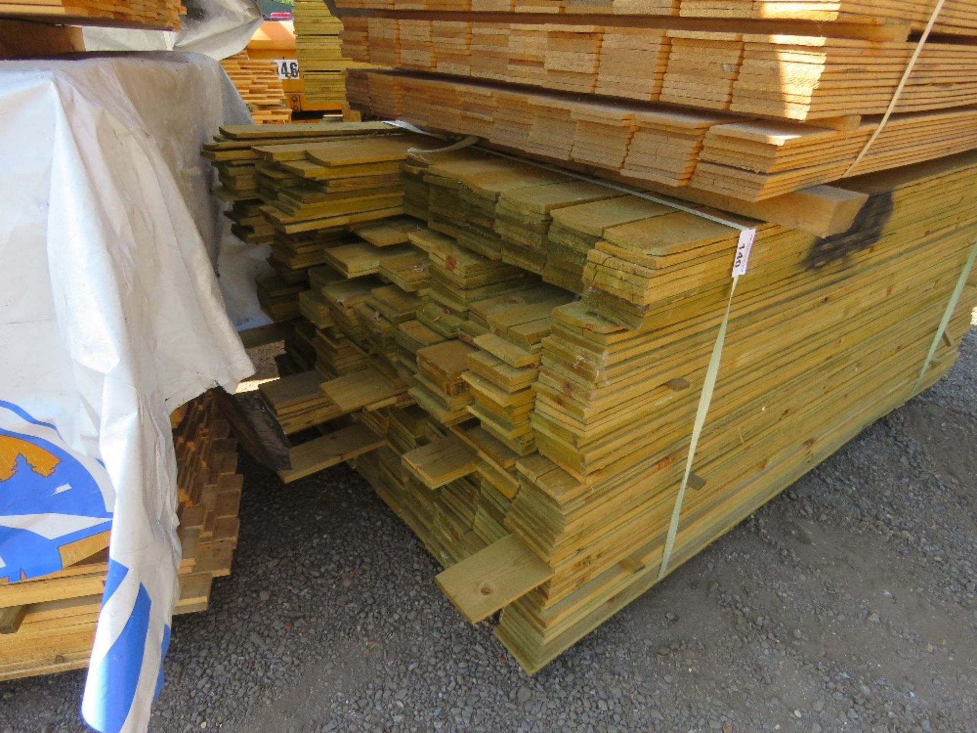 LARGE PACK OF TREATED FEATHER EDGE TIMBER CLADDING BOARDS, MIXED LENGTHS 1.7M -1.80M X 100MM WIDTH A - Image 2 of 4