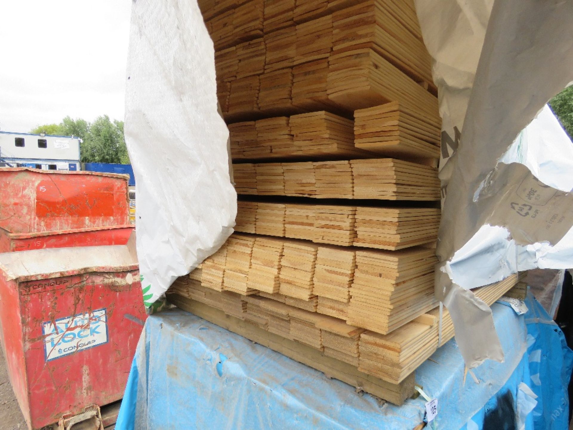 EXTRA LARGE PACK OF HIT AND MISS FENCE CLADDING BOARDS: 1.57M LENGTH X 100MM WIDTH APPROX.