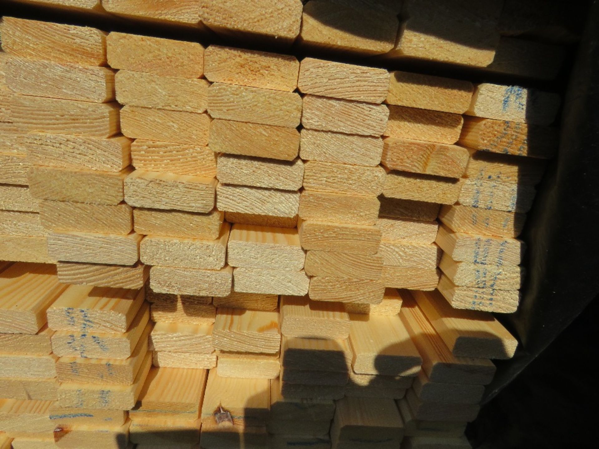 LARGE PACK OF UNTREATED VENETIAN FENCE / TRELLIS SLAT TIMBER CLADDING: 1.83M X 45MM X 17MM APPROX. - Image 2 of 3