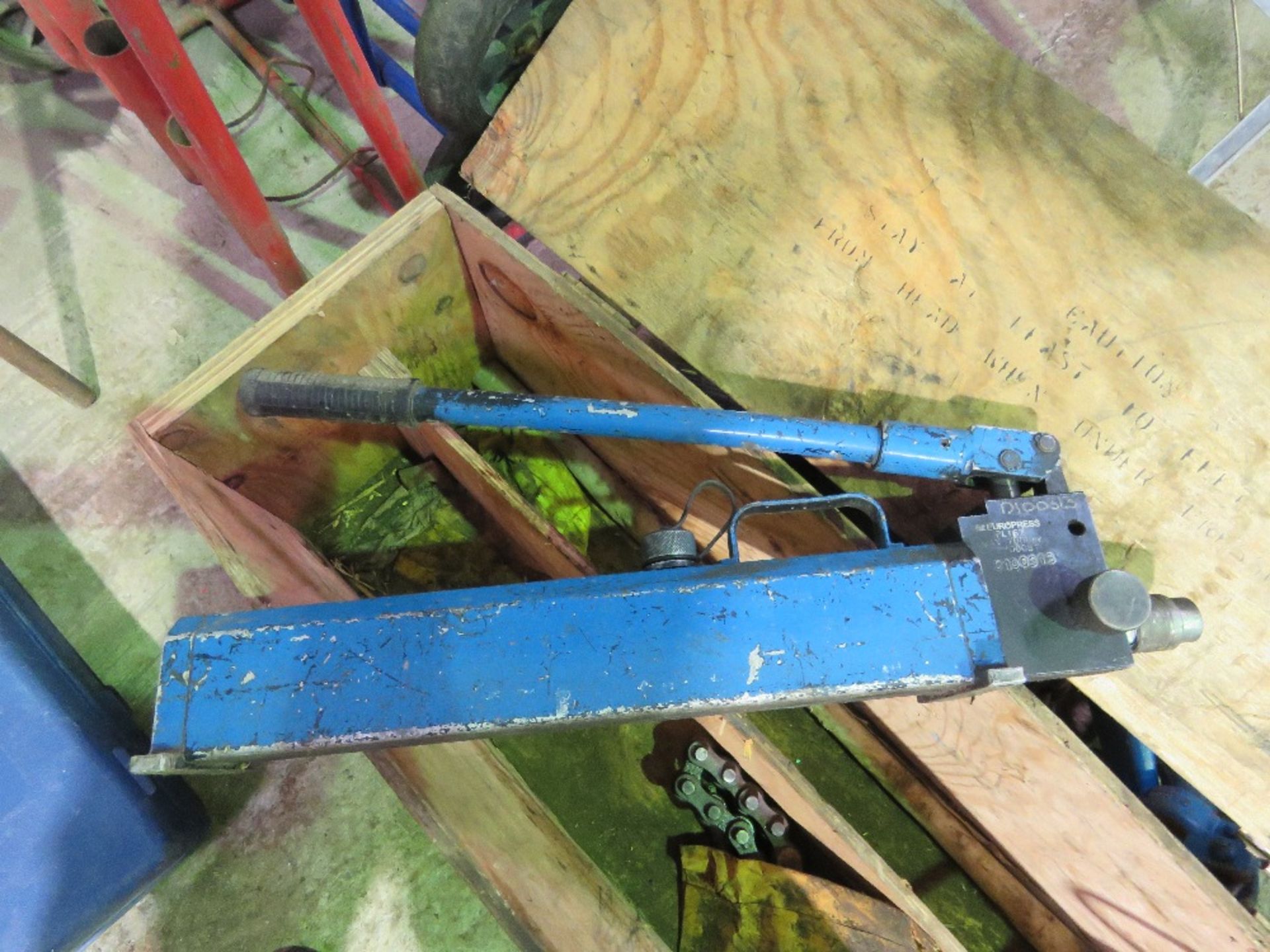 HYDRAULIC PIPE CUTTING SET IN A BOX. - Image 3 of 4