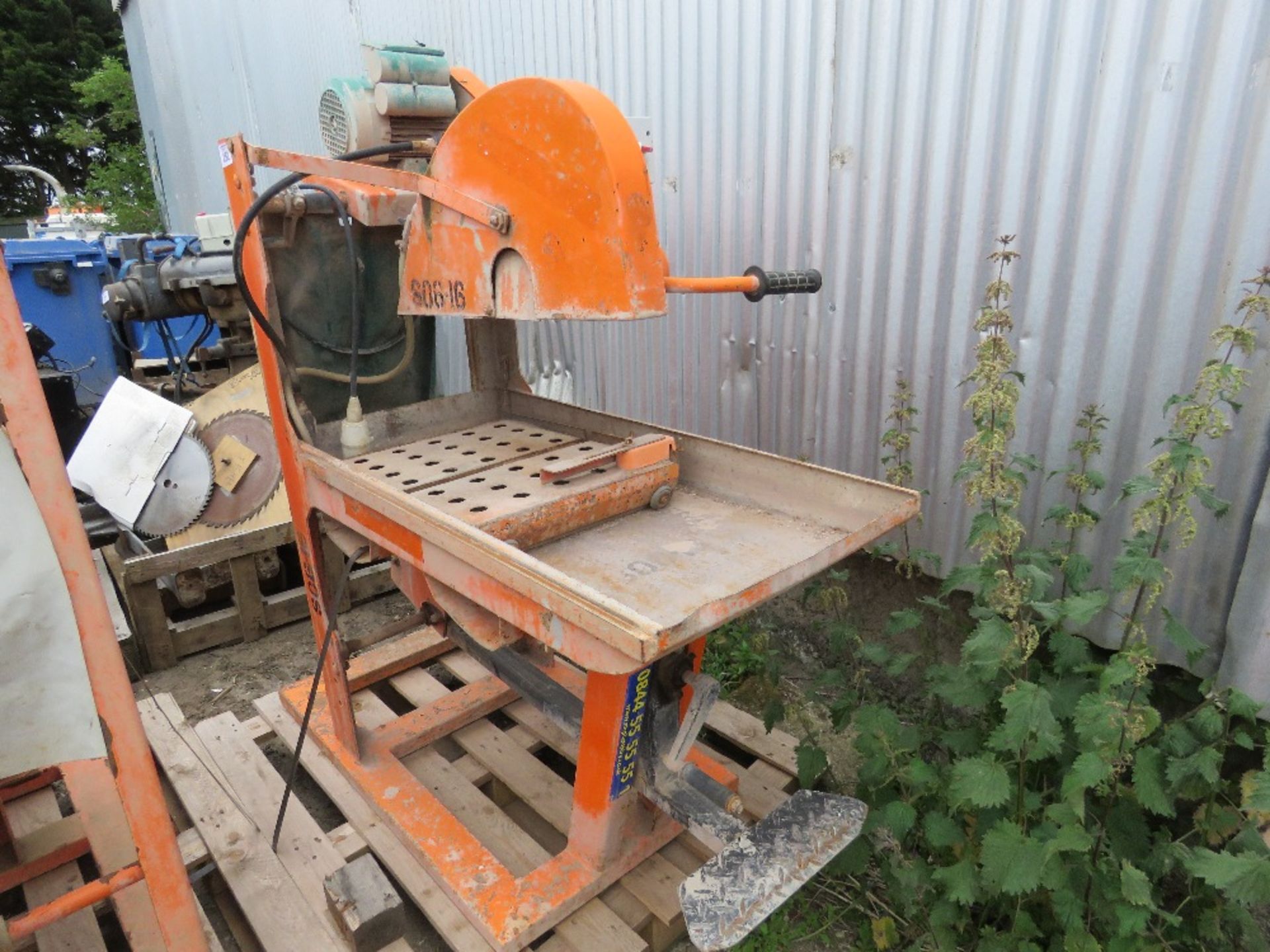 REDBAND 110 VOLT SLAB CUTTING SAWBENCH.