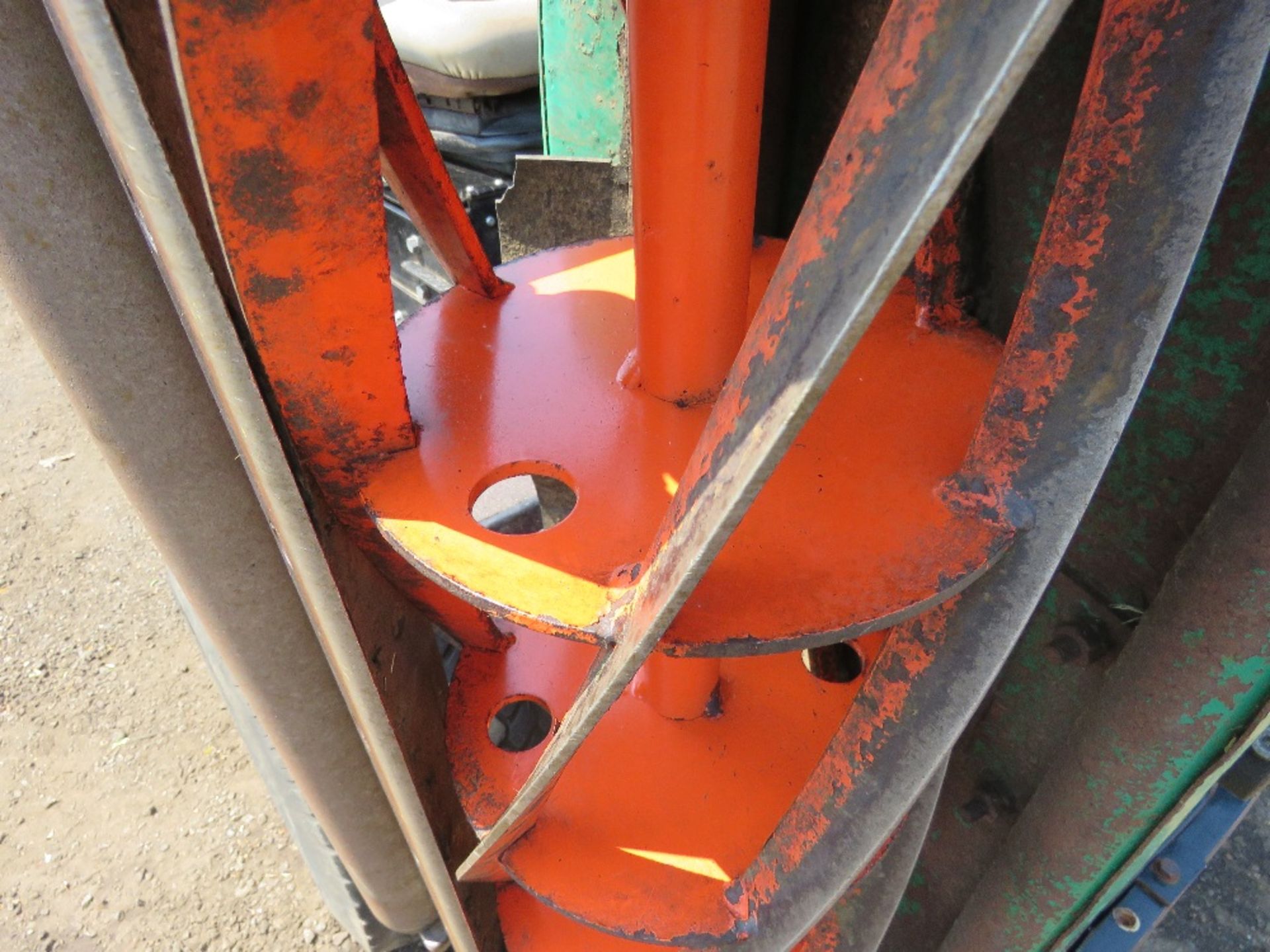 RANSOMES PARKWAY 2250+ TRIPLE RIDE ON MOWER, 4WD, MAGNA 250 HEADS FITTED. 3935 REC HOURS. DIRECT FRO - Image 3 of 12