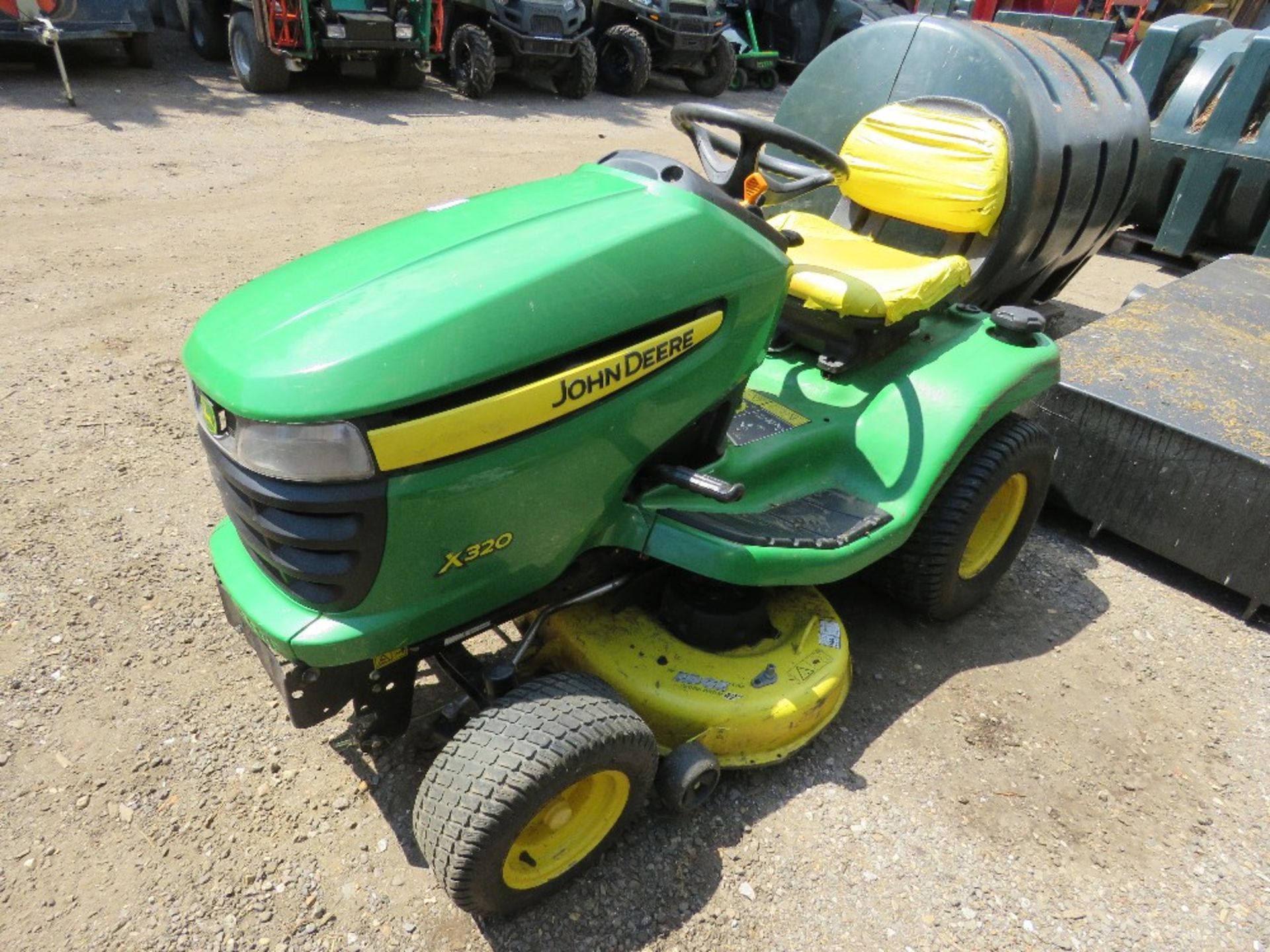 JOHN DEERE X320 PETROL RIDE ON MOWER, 756 REC HOURS. RUNS AND DRIVES BUT MOWERS NOT ENGAGING...NO BE - Image 2 of 11