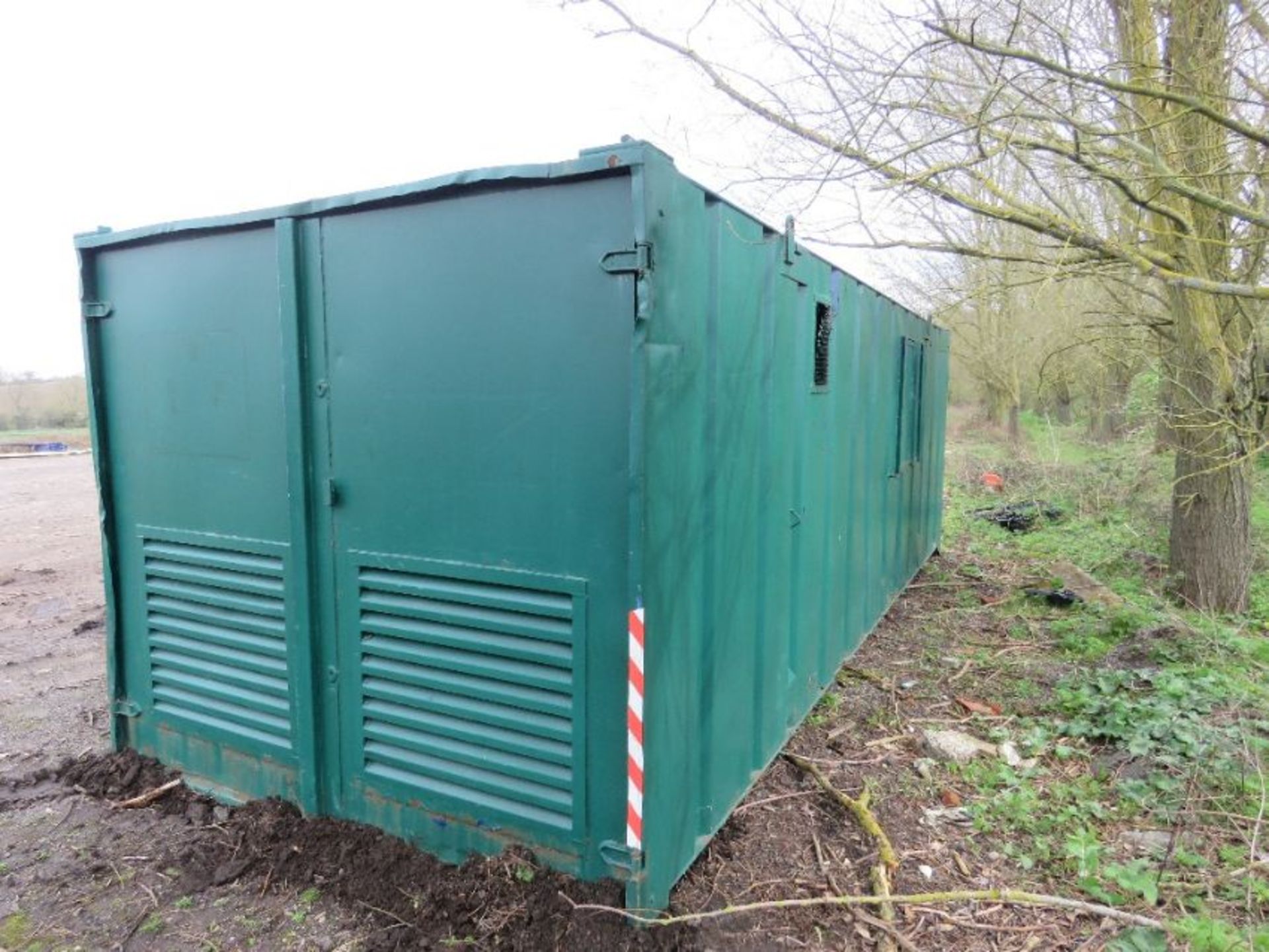 SECURE WELFARE CABIN, 32FT LENGTH X 10FT WIDTH APPROX WITH STEPHILL 10KVA GENERATOR - Image 3 of 18