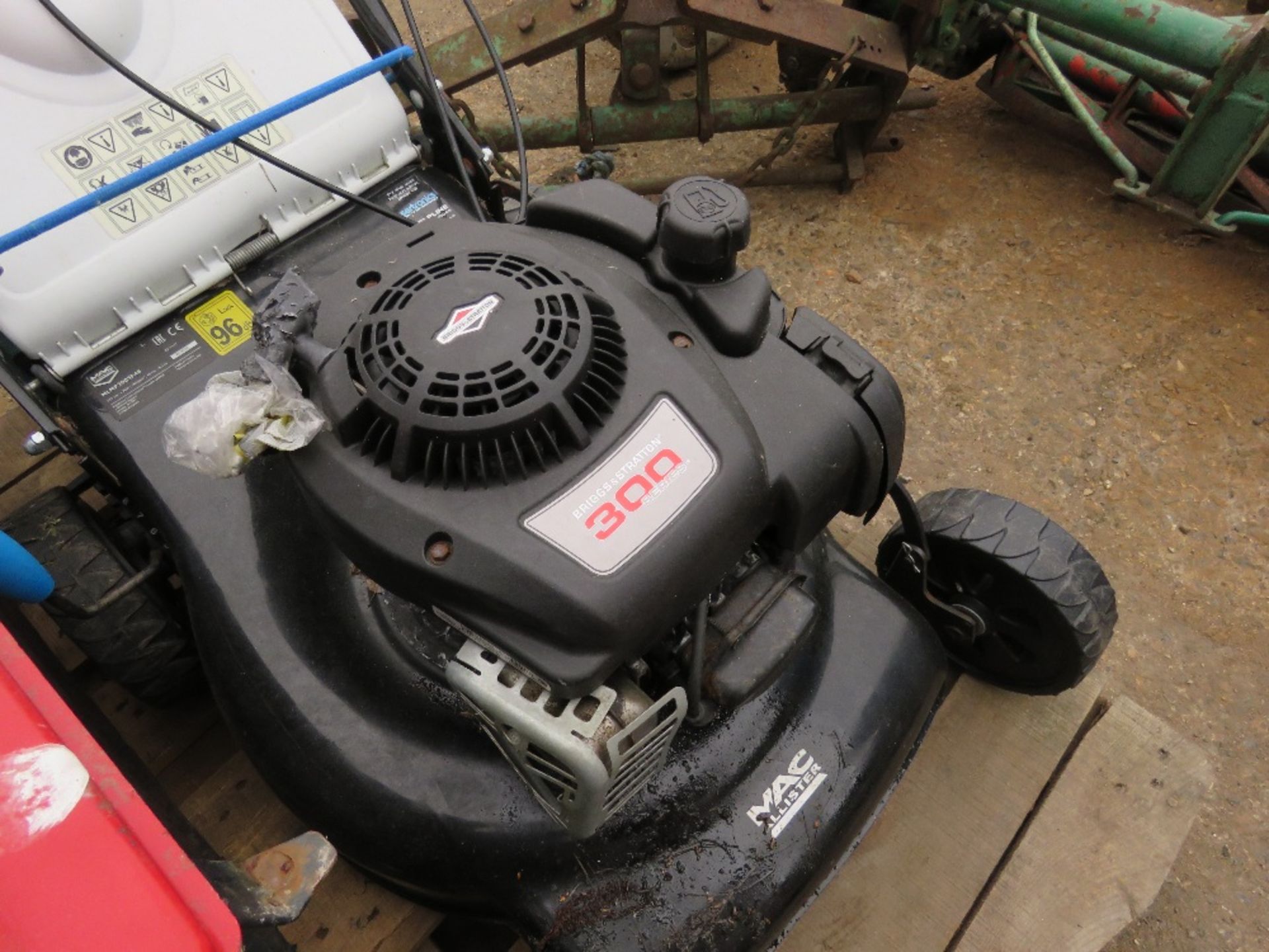 MAC PETROL ENGINED MOWER. THIS LOT IS SOLD UNDER THE AUCTIONEERS MARGIN SCHEME, THEREFORE NO VAT - Image 5 of 6