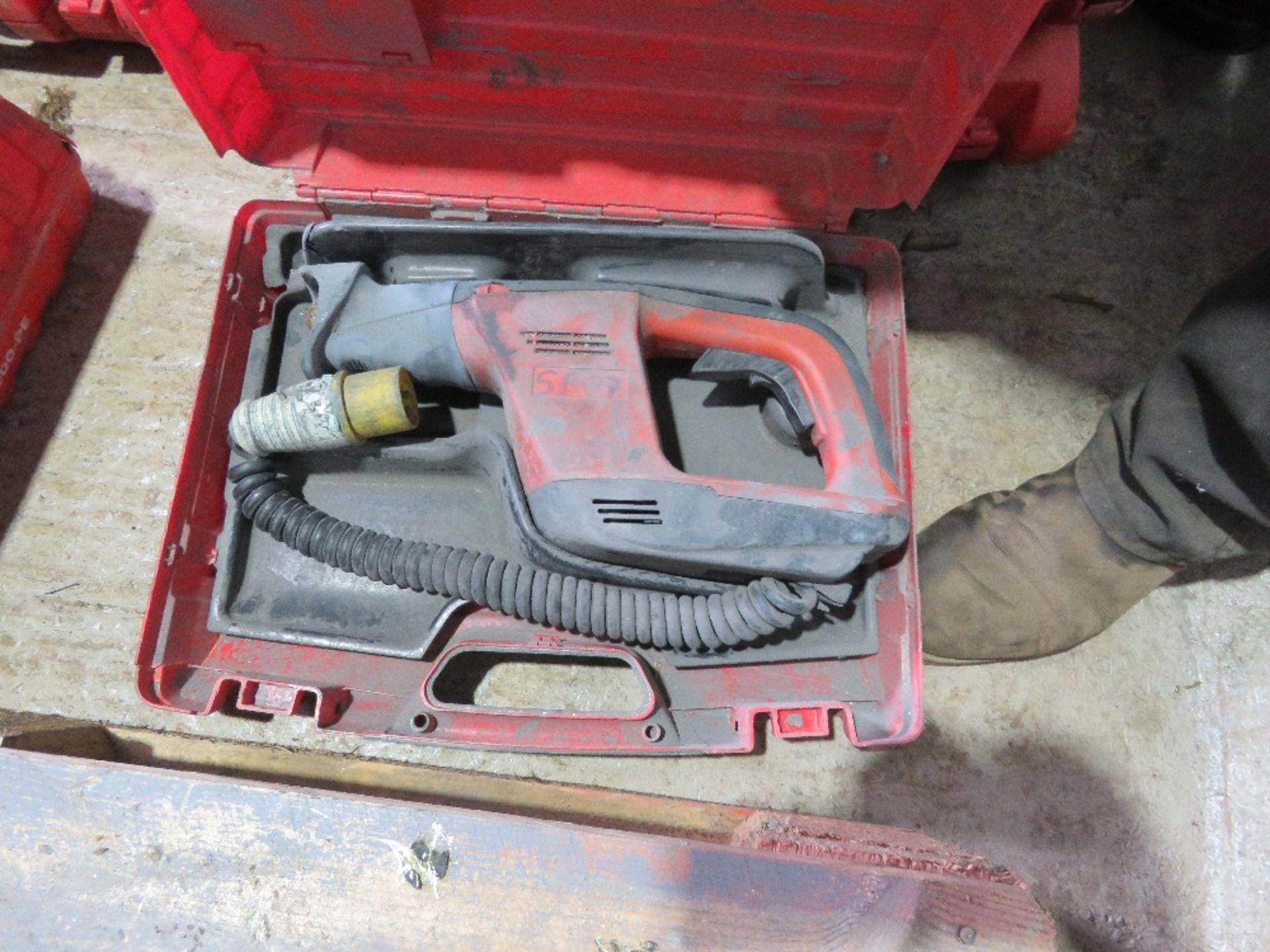 4 X HILTI 110VOLT POWERED RECIPROCATING SAWS (ONE IS INCOMPLETE). - Image 4 of 4