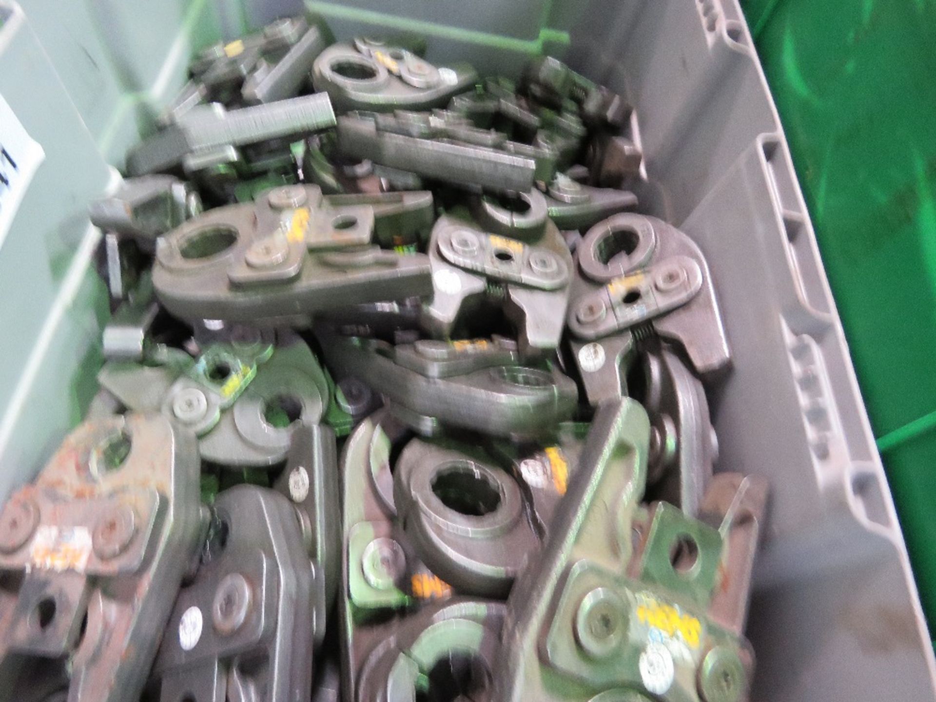 LARGE QUANTITY OF REMS PRESSING JAW HEADS, ASSORTED. - Image 2 of 2