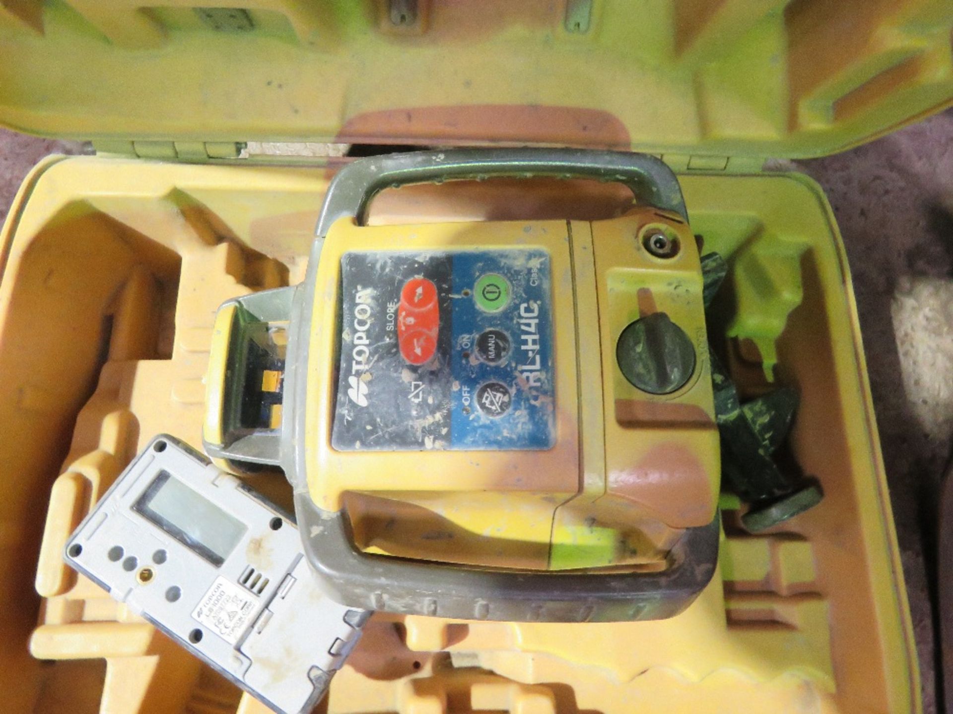 TOPCON RL-H40 PRISM LASER LEVEL SET IN A CASE. - Image 2 of 4