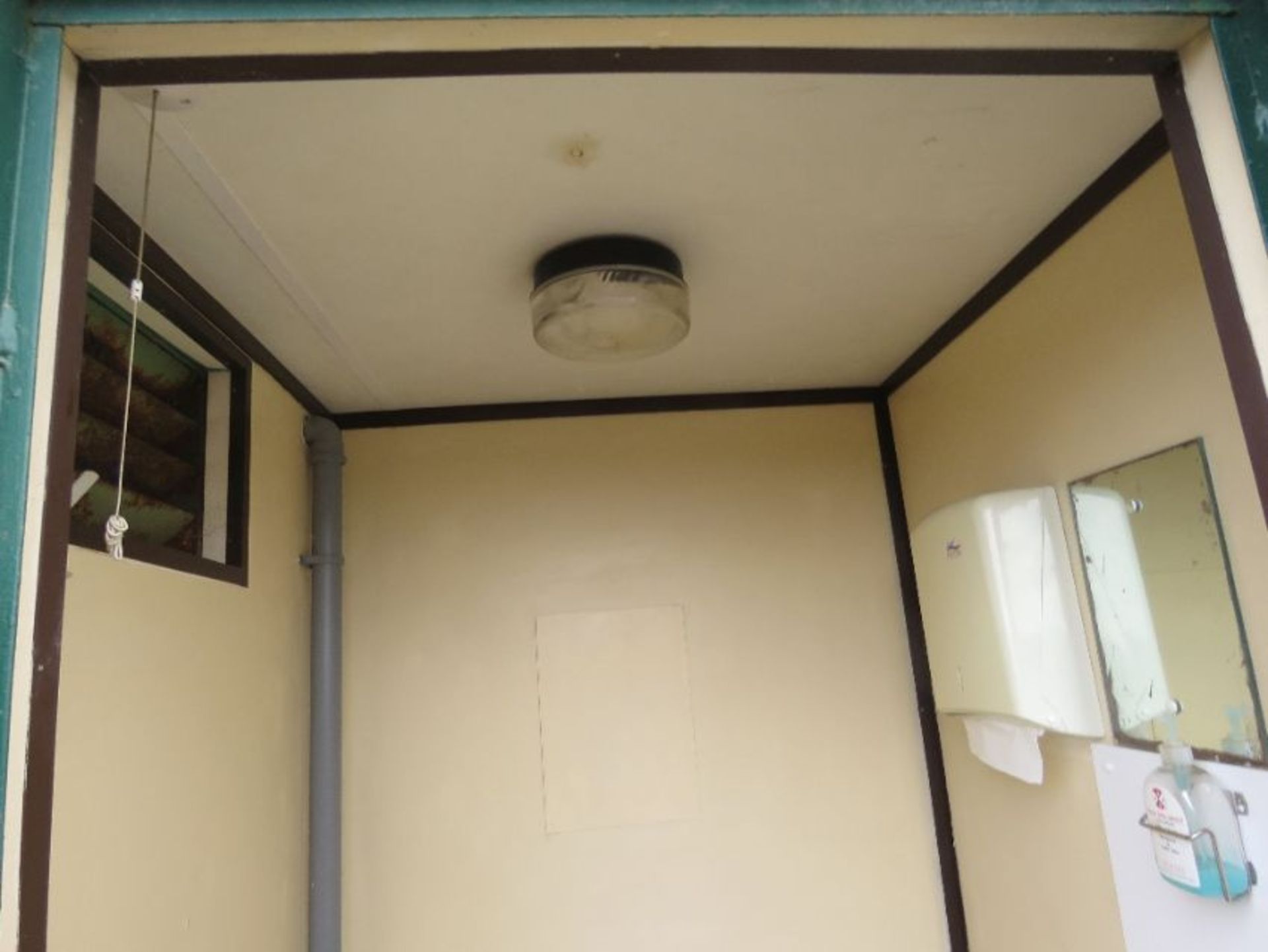 SECURE WELFARE CABIN, 32FT LENGTH X 10FT WIDTH APPROX WITH STEPHILL 10KVA GENERATOR - Image 17 of 18