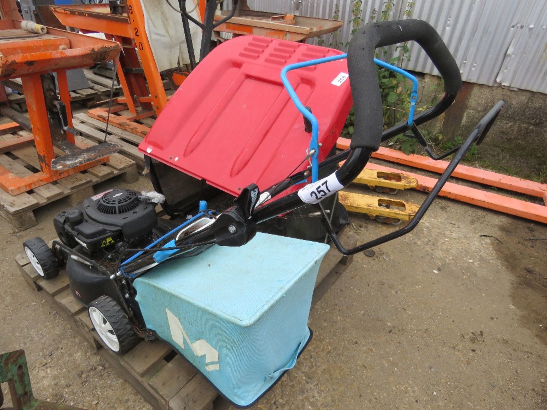 MAC PETROL ENGINED MOWER. THIS LOT IS SOLD UNDER THE AUCTIONEERS MARGIN SCHEME, THEREFORE NO VAT - Image 2 of 6