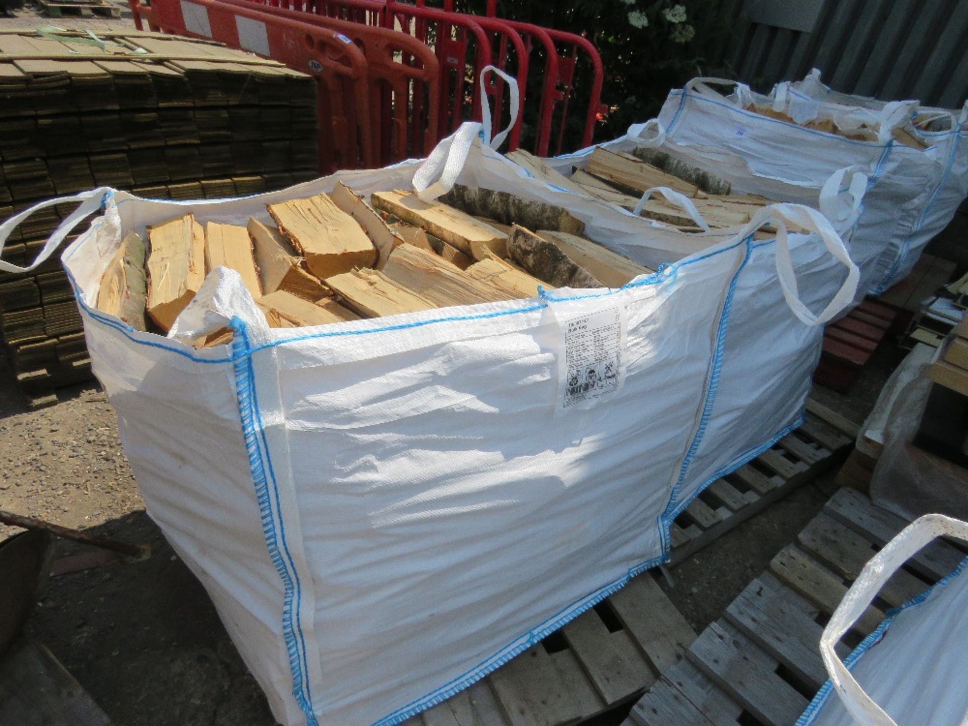 2 X BULK BAGS OF FIREWOOD LOGS, MAINLY SILVER BIRCH. THIS LOT IS SOLD UNDER THE AUCTIONEERS MARGI - Image 2 of 4