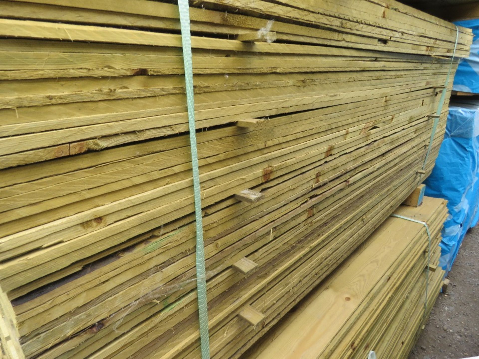 LARGE PACK OF PRESSURE TREATED FEATHER EDGE FENCE CLADDING TIMBER BOARDS: 1.80M LENGTH X 100MM WIDTH - Image 2 of 3