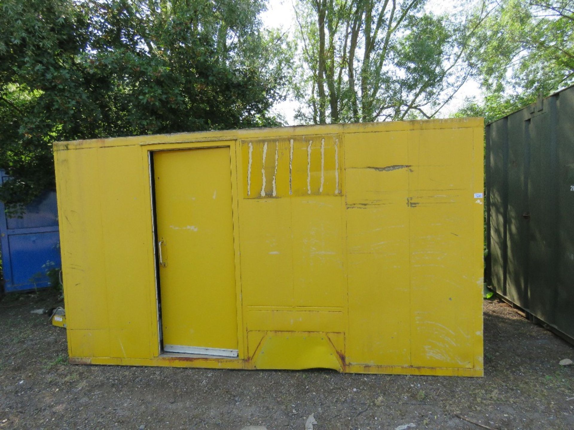 TOWED WELFARE UNIT WITH 6KVA HGI GENERATOR, TOILET AND CANTEEN AREA. WHEELS DEPLOYED BY AIR, SMALL C