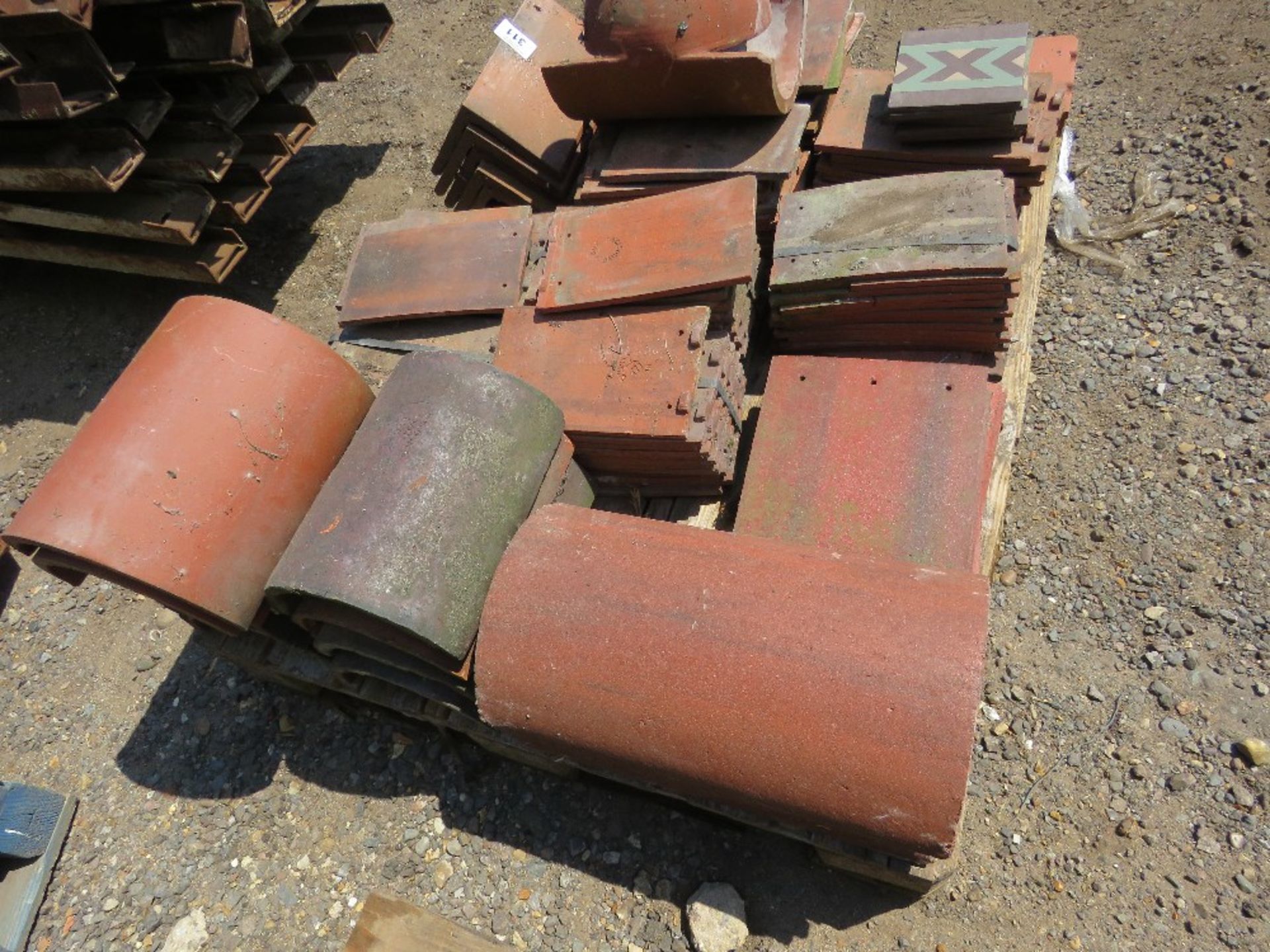 ROOF TILES AND RIDGES. THIS LOT IS SOLD UNDER THE AUCTIONEERS MARGIN SCHEME, THEREFORE NO VAT WIL - Image 3 of 3