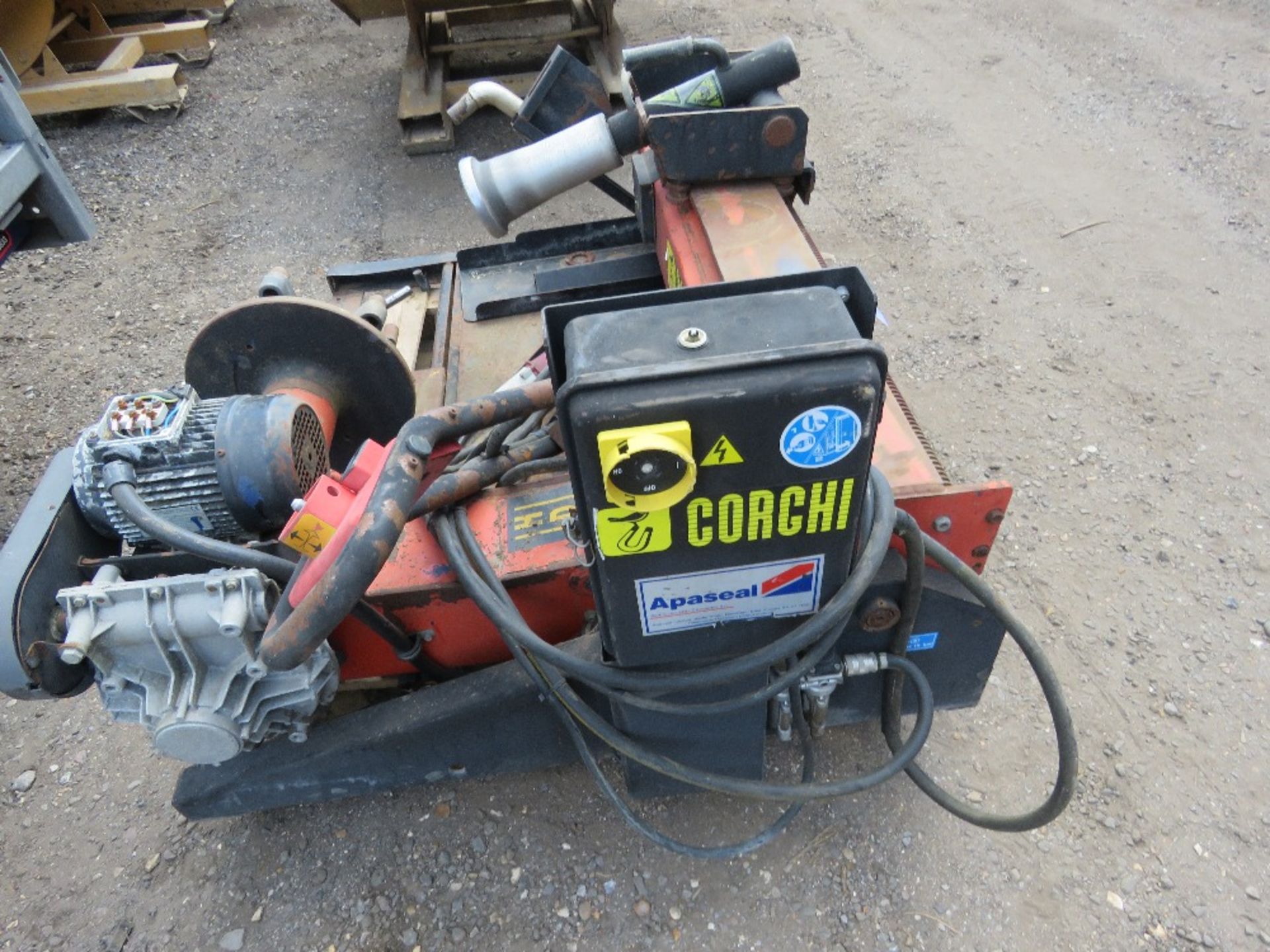 CORGHI HD26 HEAVY DUTY WHEEL CHANGING STATION WITH FORK POCKETS, 3 PHASE POWERED. - Image 2 of 4