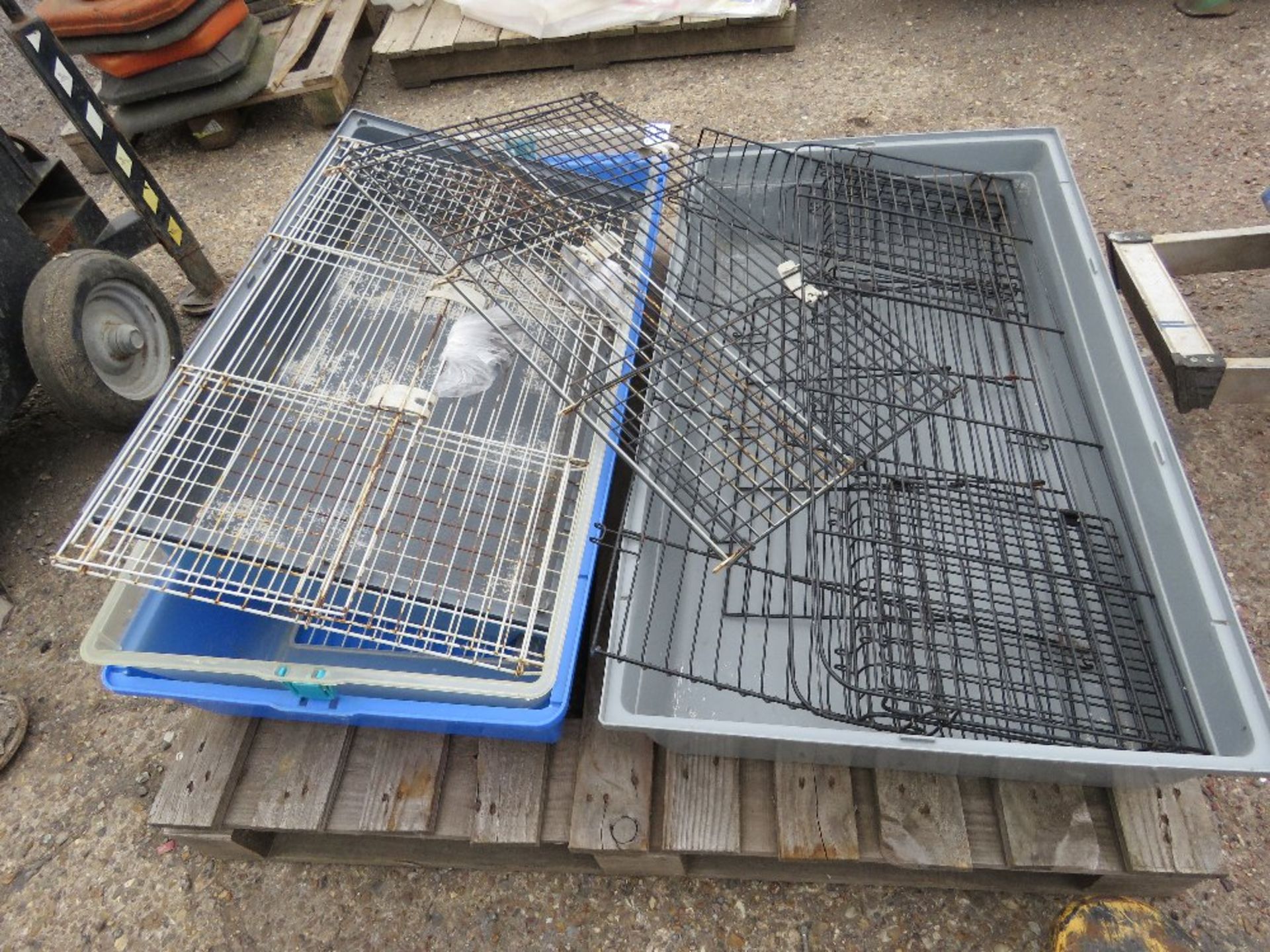 SMALL ANIMAL CAGES. - Image 3 of 4