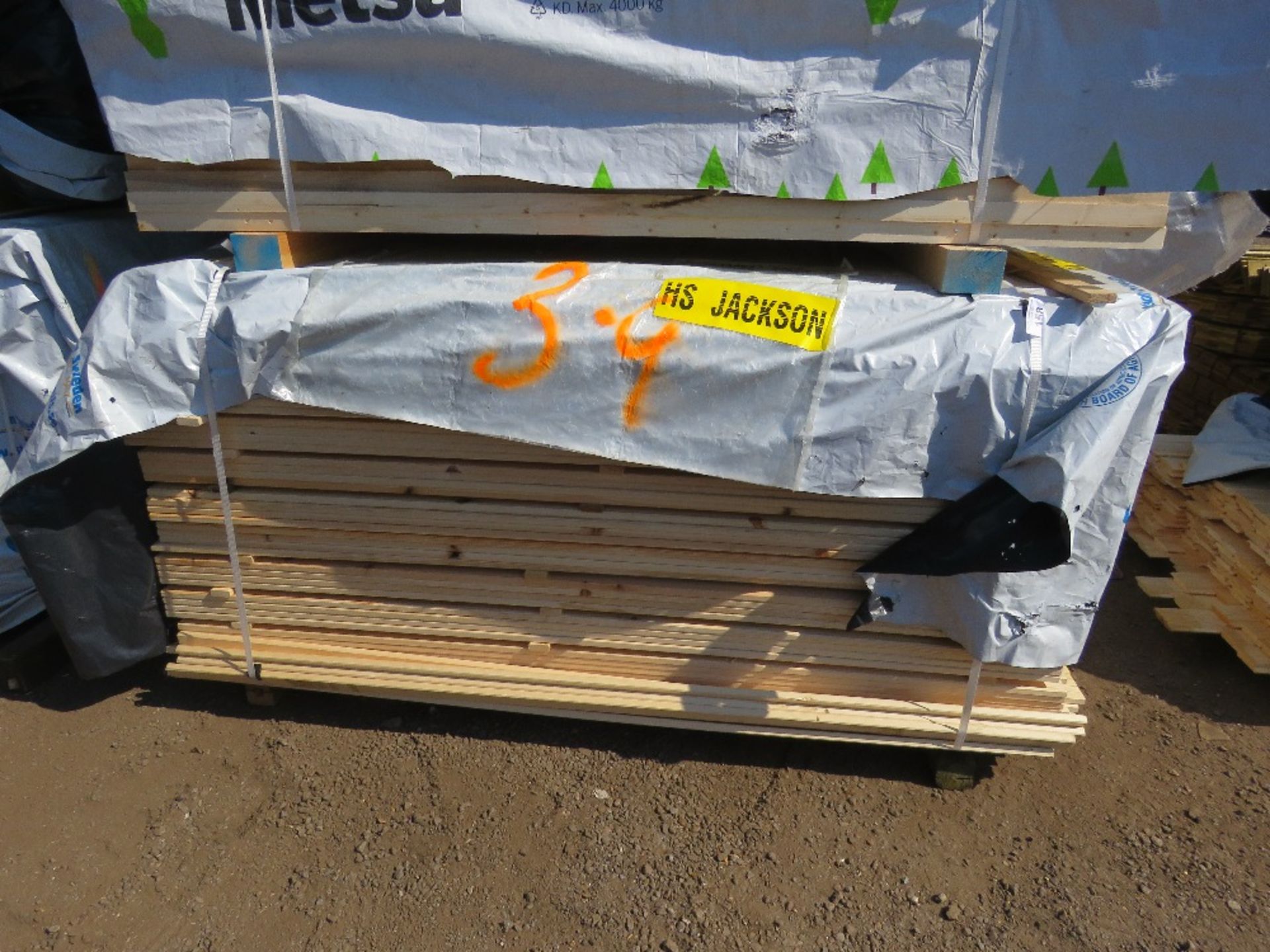 EXTRA LARGE PACK OF UNTREATED VENETIAN FENCE / TRELLIS SLAT TIMBER CLADDING: 1.83M X 45MM X 17MM APP - Image 2 of 4