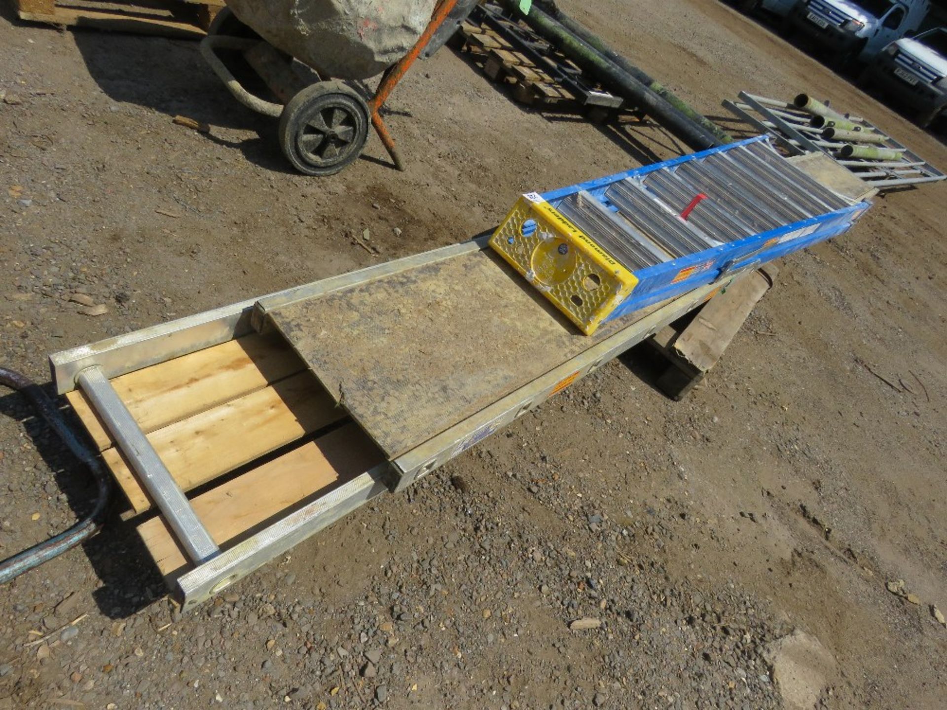 2 X STAGING BOARDS PLUS A GRP STEP LADDER. - Image 2 of 4