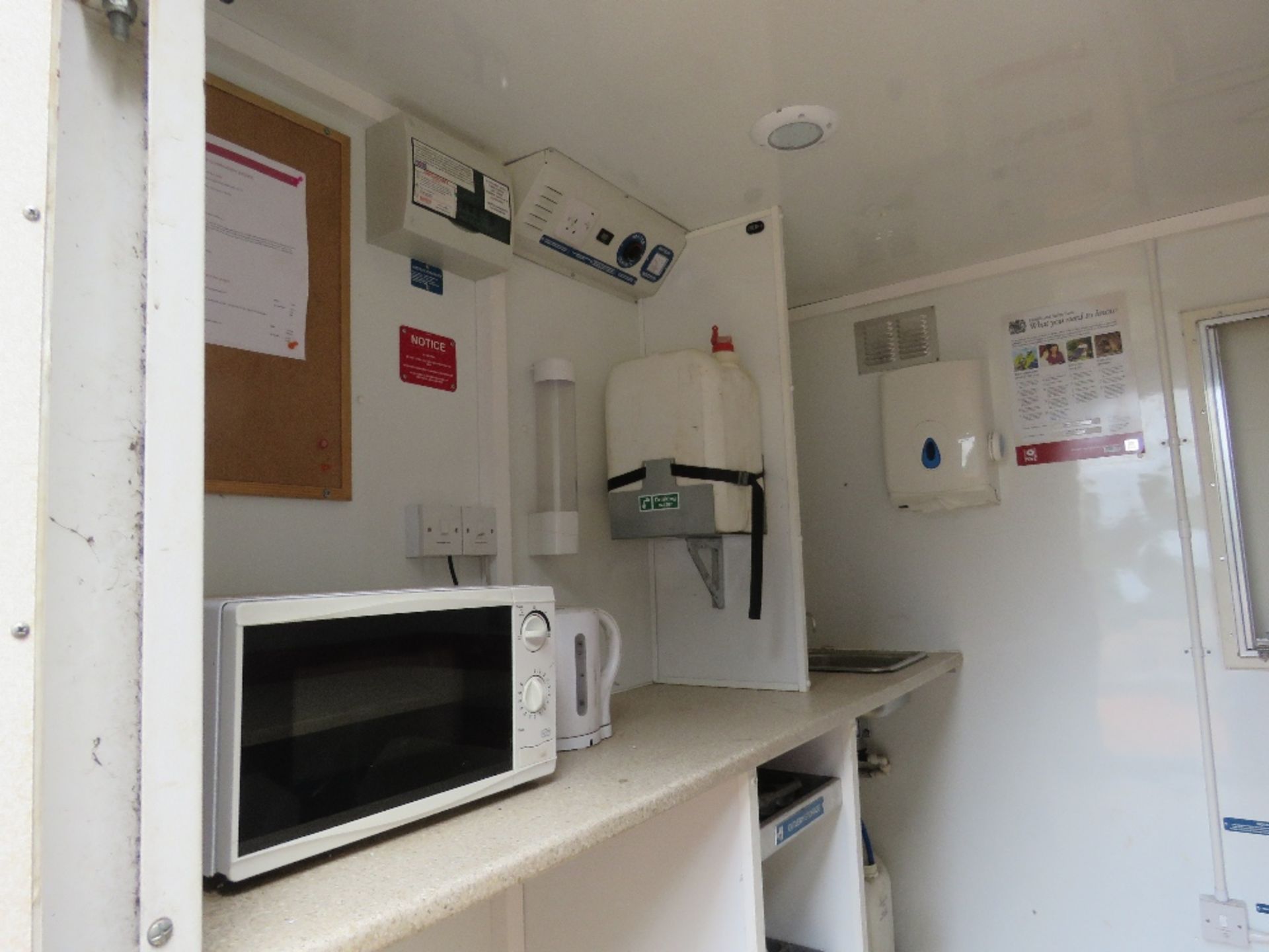 GROUNDHOG GP360 TOWED WELFARE UNIT, YEAR 2015. WITH DRYING/GENERATOR ROOM, TOILET AND CANTEEN AREA. - Image 7 of 23