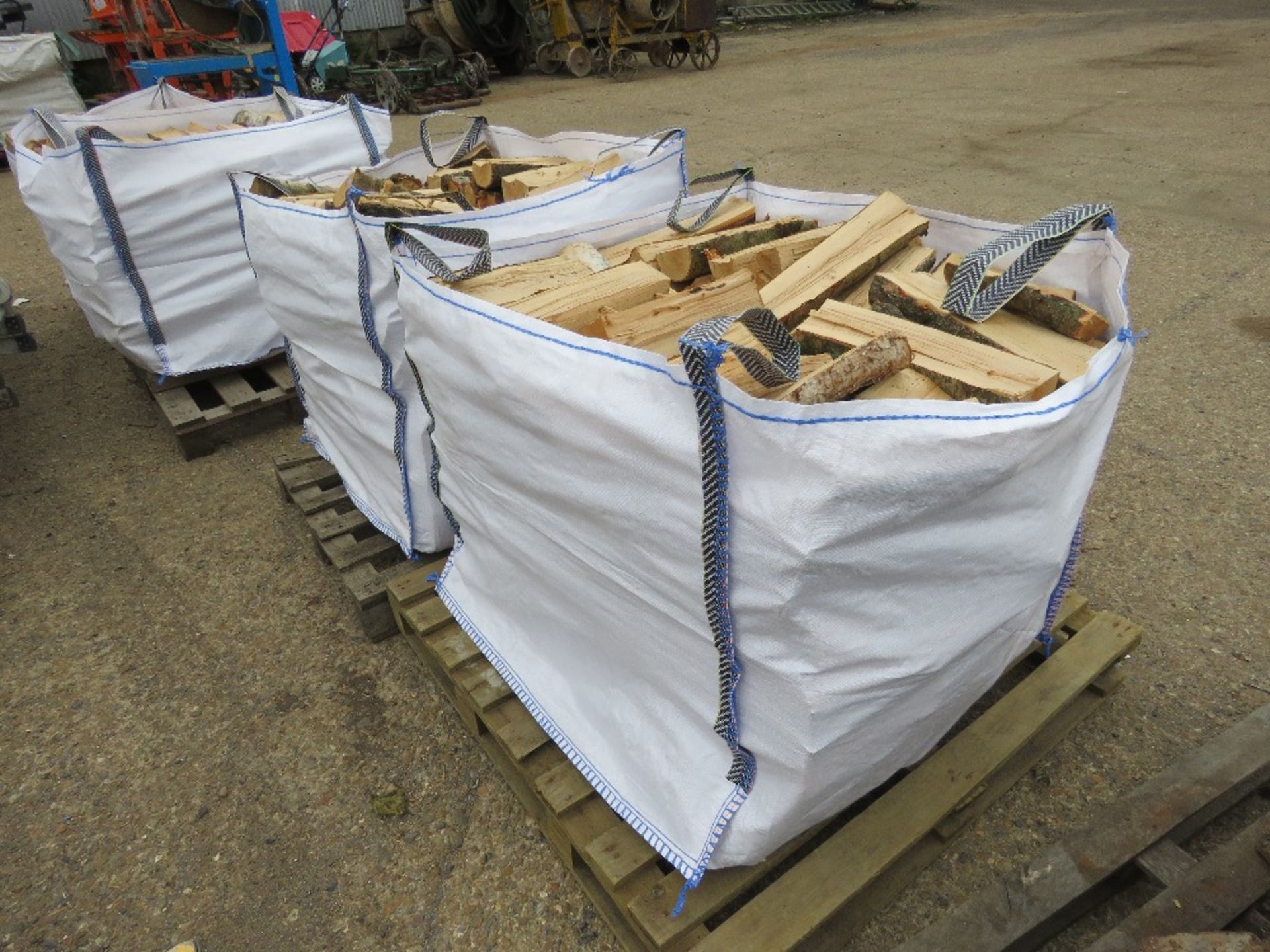 2 X BULK BAGS OF FIREWOOD LOGS, MAINLY SILVER BIRCH. THIS LOT IS SOLD UNDER THE AUCTIONEERS MARGI - Image 3 of 5