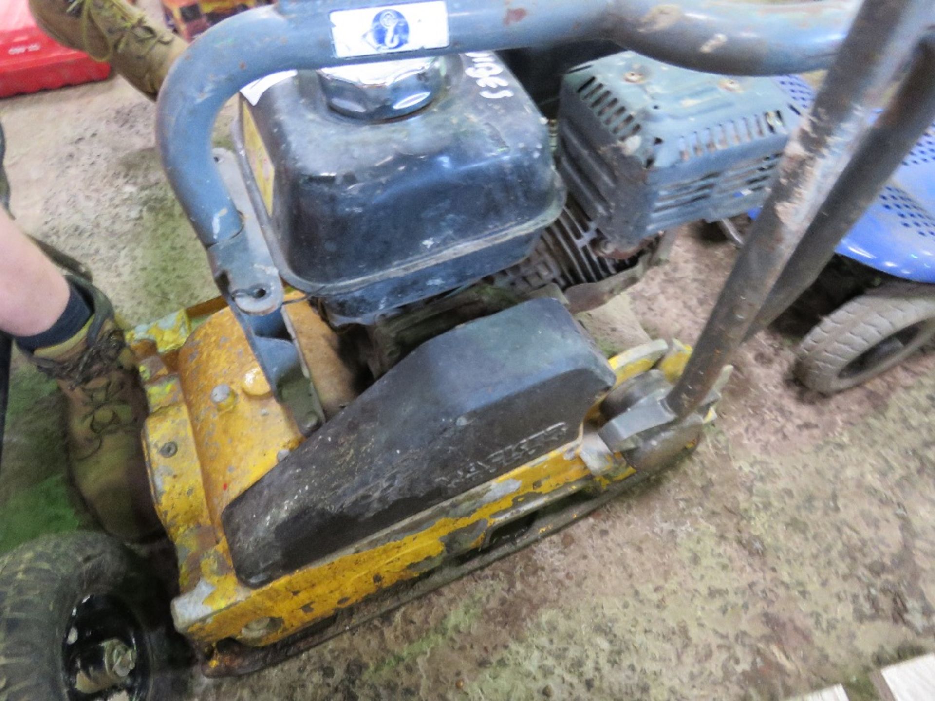 WACKER NEUSON COMPACTION PLATE. WHEN TESTED WAS SEEN TO RUN AND VIBRATE. THIS LOT IS SOLD UNDER T - Image 3 of 3