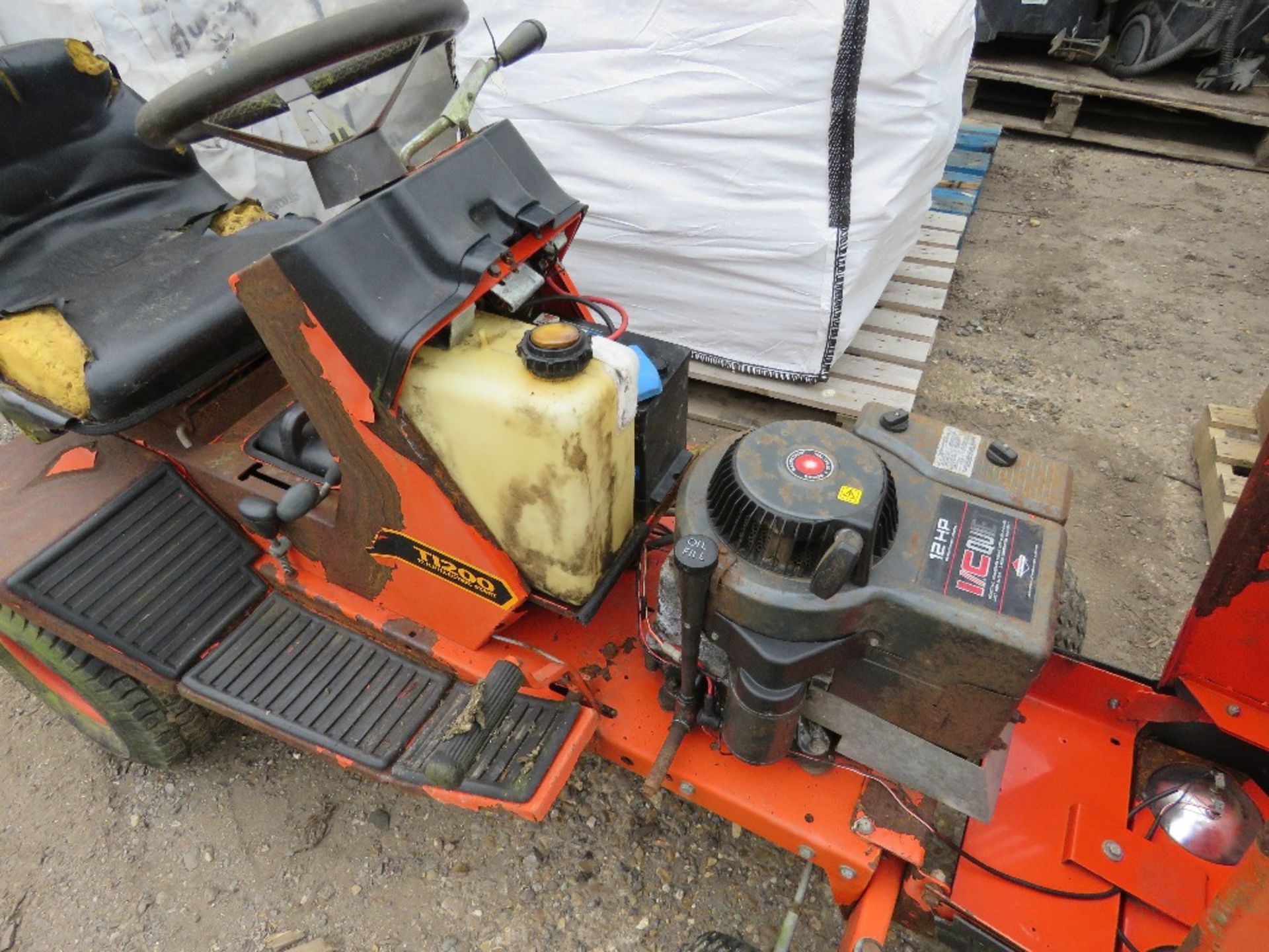 WESTWOOD RIDE ON MOWER TRACTOR, NO DECK. - Image 5 of 5