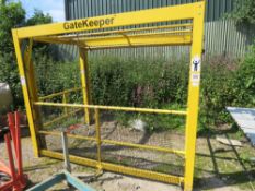 RITE HITE GATEKEEPER MEZZANINE FLOOR SAFETY GATE UNIT, 9FT WIDTH X 6FT DEPTH APPROX. THIS LOT IS