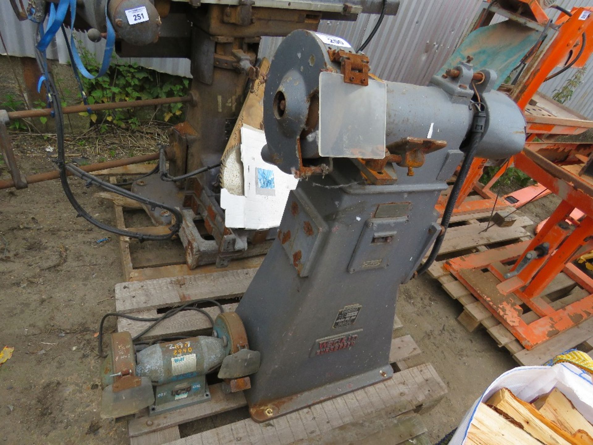 PILLAR GRINDER PLUS A BENCH GRINDER. SOURCED FROM DEPOT CLOSURE. - Image 3 of 5