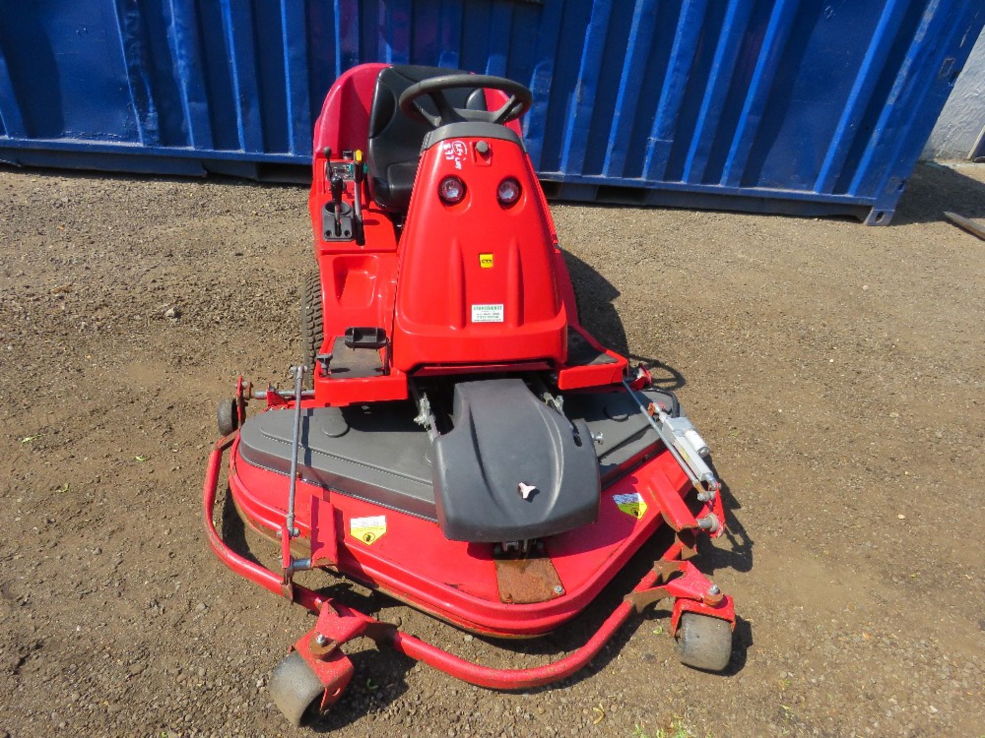 COUNTAX 4WD RIDE ON MOWER WITH OUTFRONT DECK, 394 REC HOURS, 25HP ENGINE. FINE ELECTRIC ADJUSTMENT O - Image 3 of 7