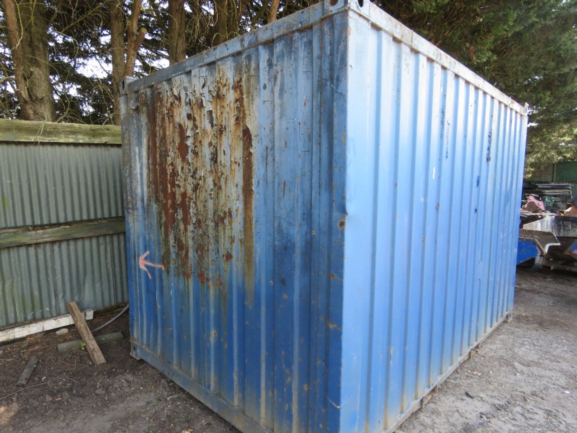 OFFICE CONTAINER UNIT, 12FT X 8FT APPROX. NO KEY BUT UNLOCKED. WITH FORK POCKETS SO WE CAN LOAD ONTO - Image 2 of 8
