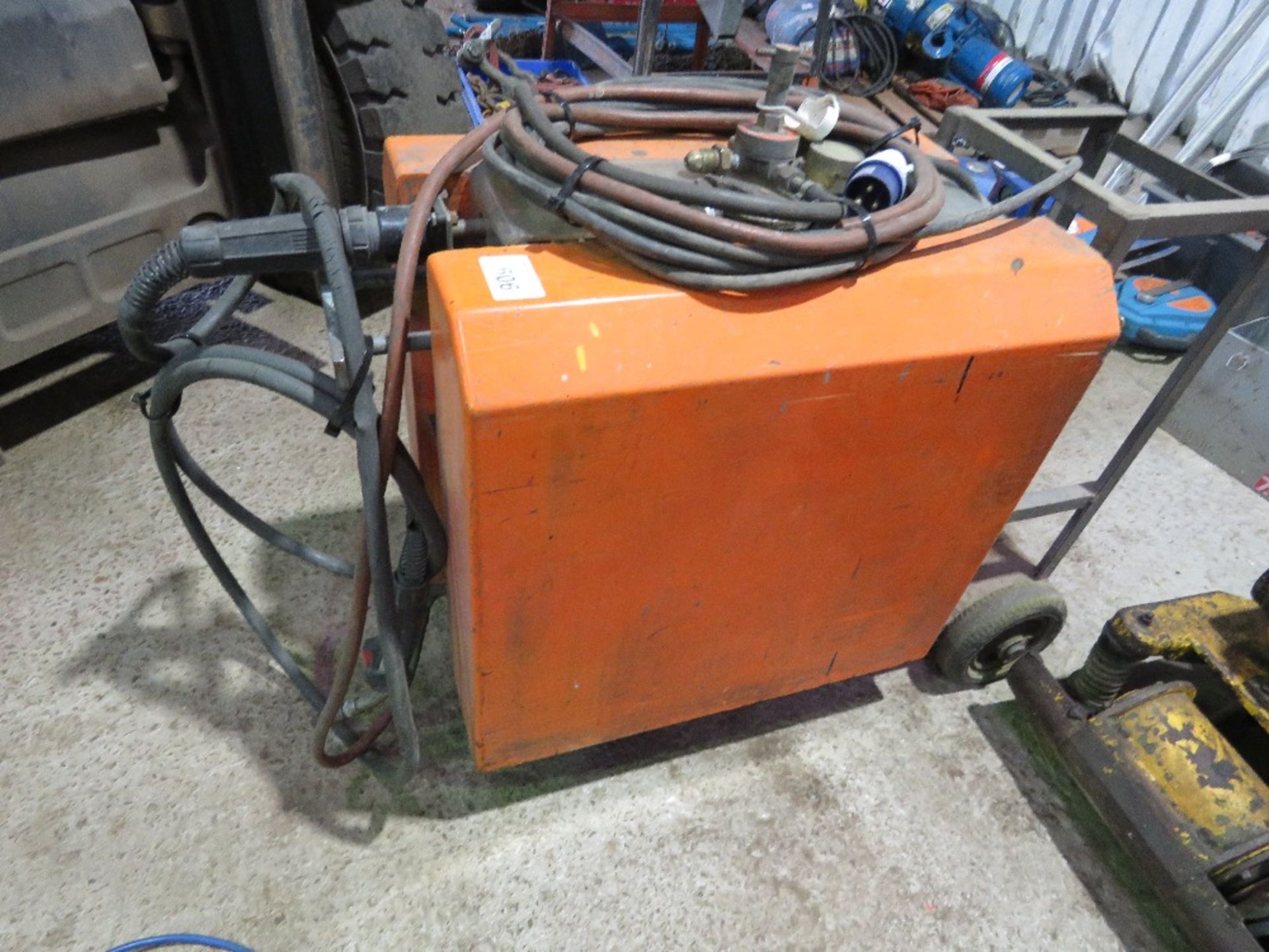 HEAVY DUTY WELDER, 240VOLT POWERED. THIS LOT IS SOLD UNDER THE AUCTIONEERS MARGIN SCHEME, THEREFO