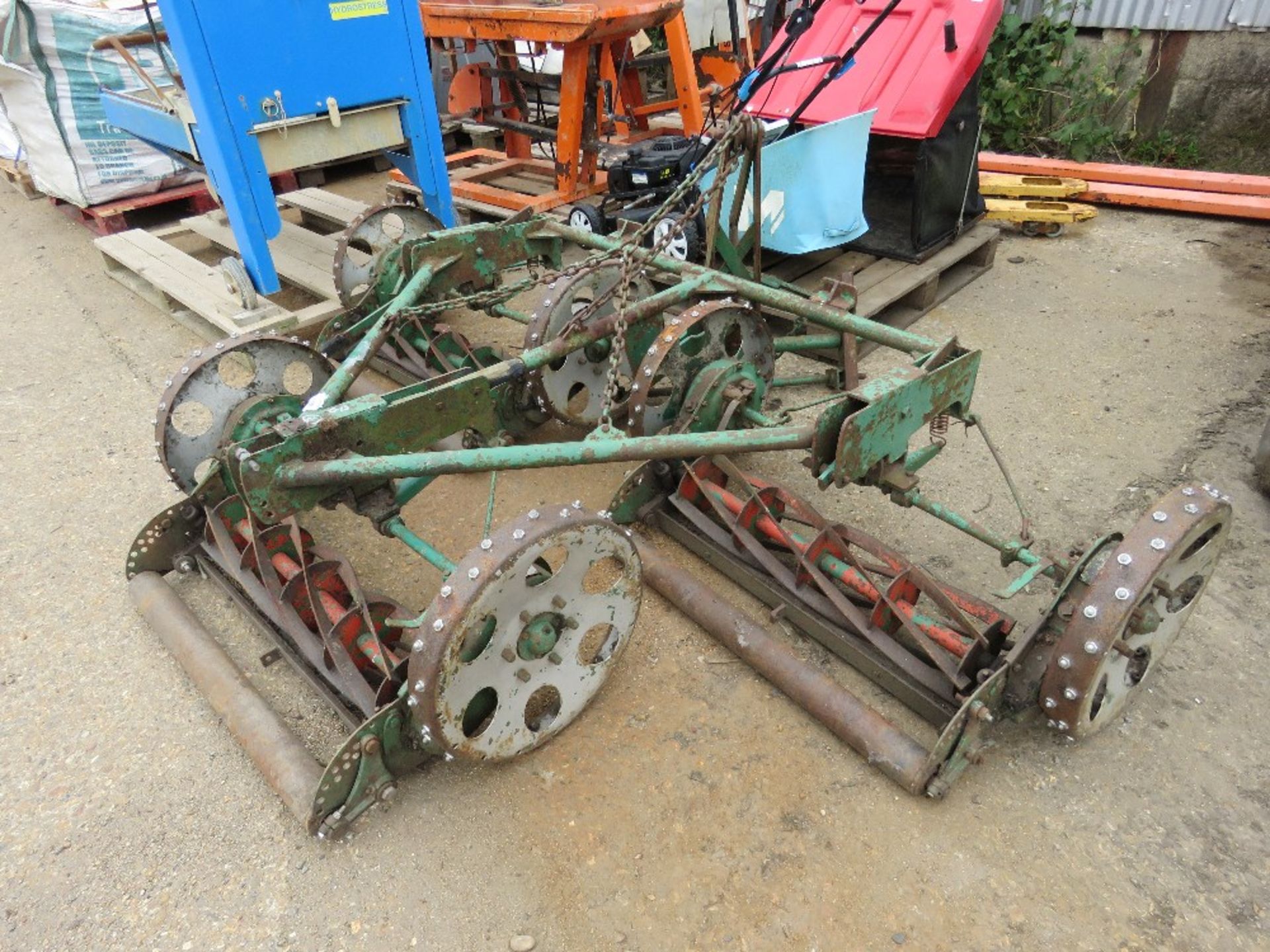 TRACTOR MOUNTED WHEEL DRIVEN TOWED GAND MOWERS 8FT WIDTH APPROX. - Image 2 of 8