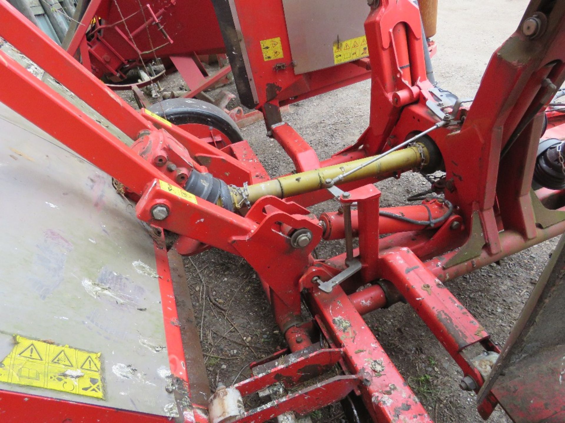 TRIMAX 728-610-400 BATWING TYPE ROLLER MOWER, YEAR 2017. PEGASUS S3 HEADS. NB: REQUIRES REPAIR TO CH - Image 13 of 13