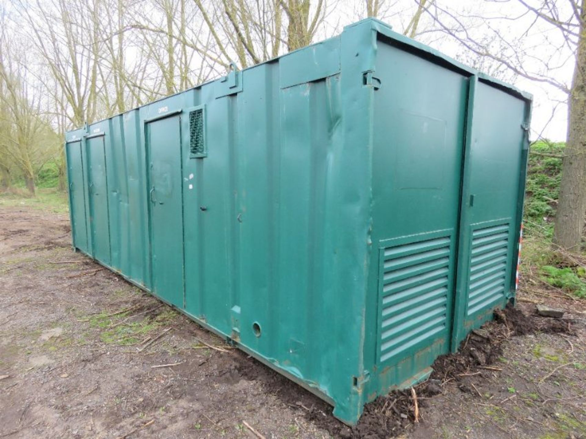 SECURE WELFARE CABIN, 32FT LENGTH X 10FT WIDTH APPROX WITH STEPHILL 10KVA GENERATOR - Image 4 of 18