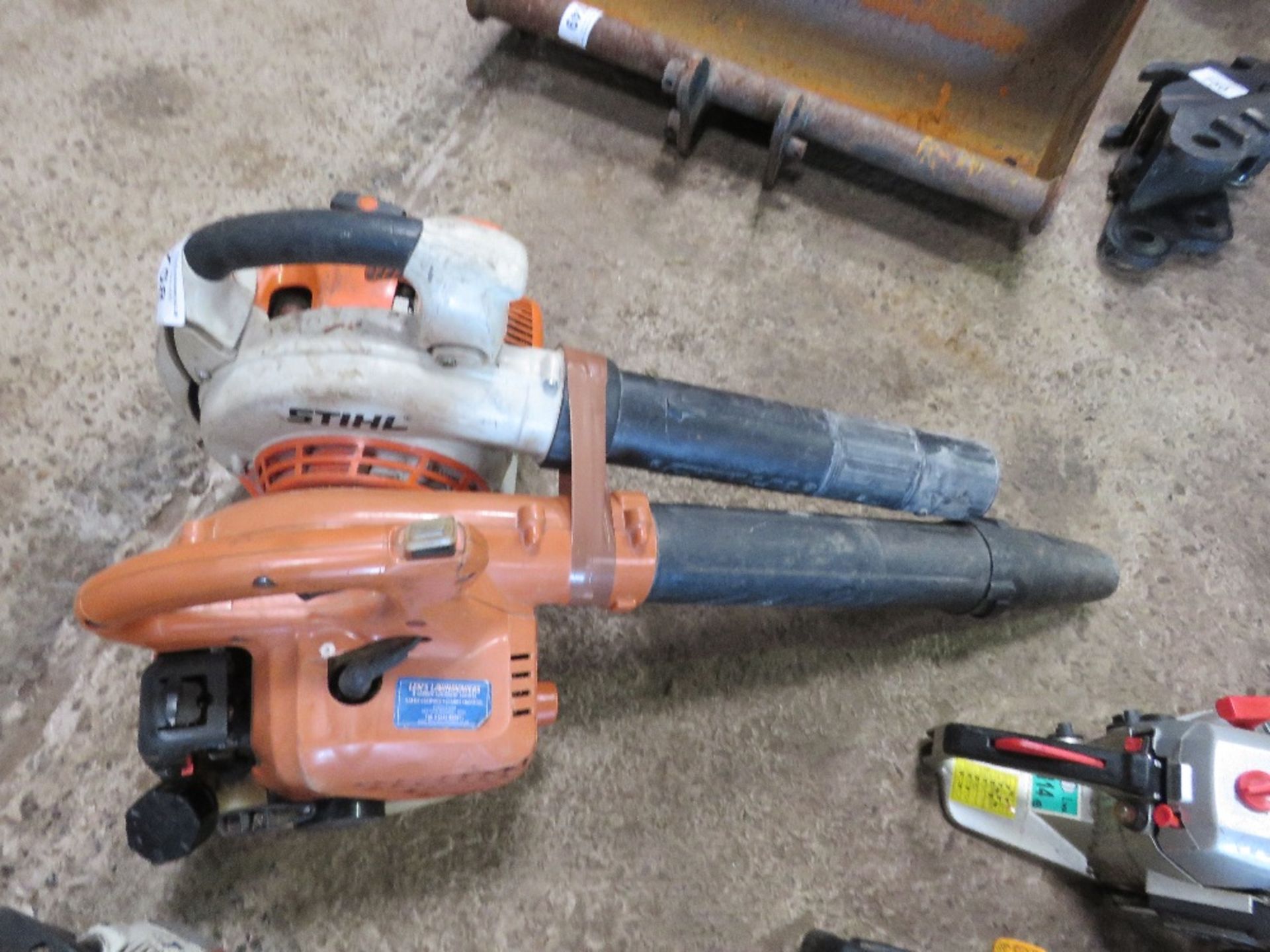2 X HAND HELD BLOWERS: STIHL AND HITACHI. THIS LOT IS SOLD UNDER THE AUCTIONEERS MARGIN SCHEME, T - Image 2 of 3