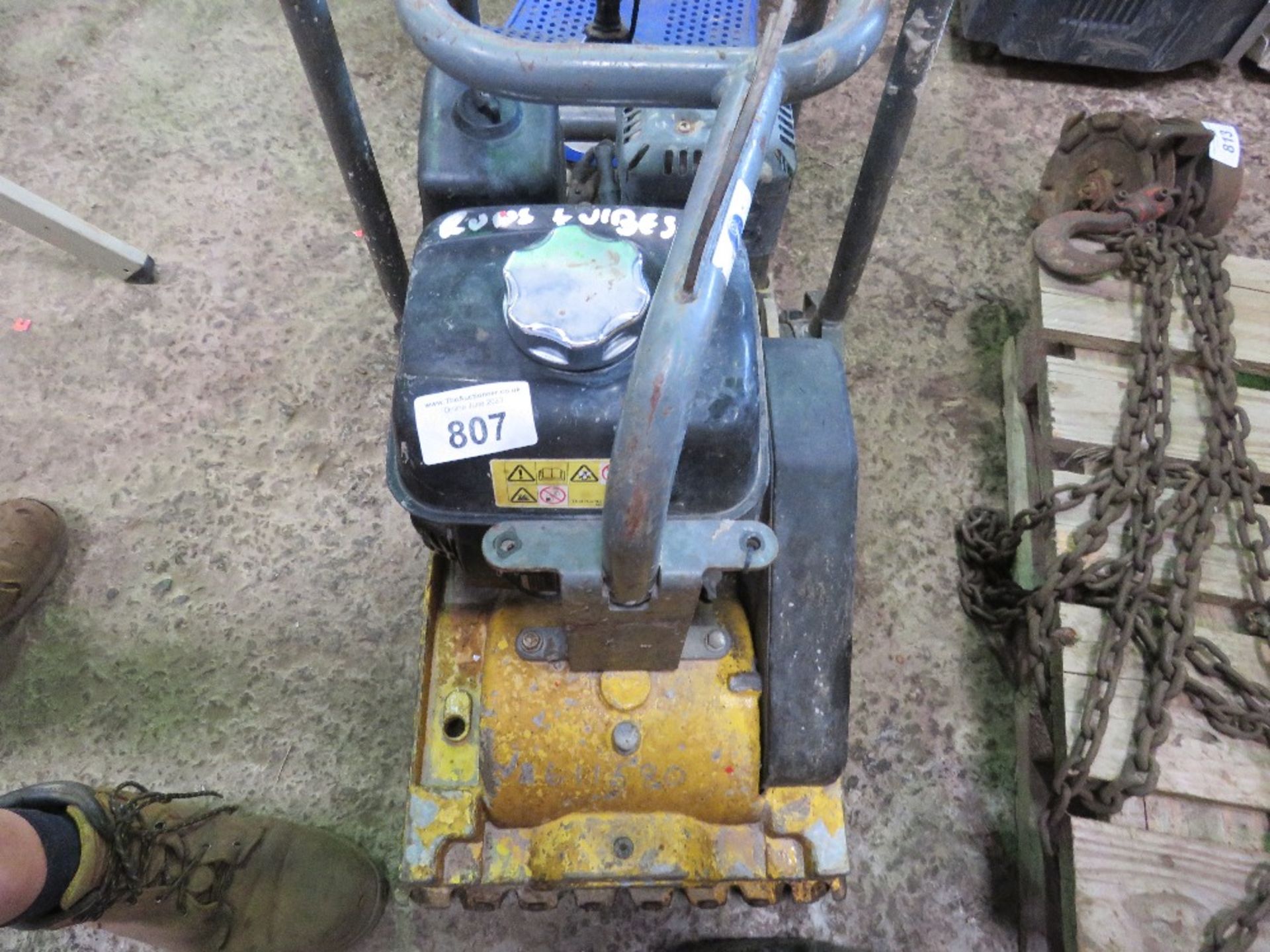 WACKER NEUSON COMPACTION PLATE. WHEN TESTED WAS SEEN TO RUN AND VIBRATE. THIS LOT IS SOLD UNDER T - Image 2 of 3