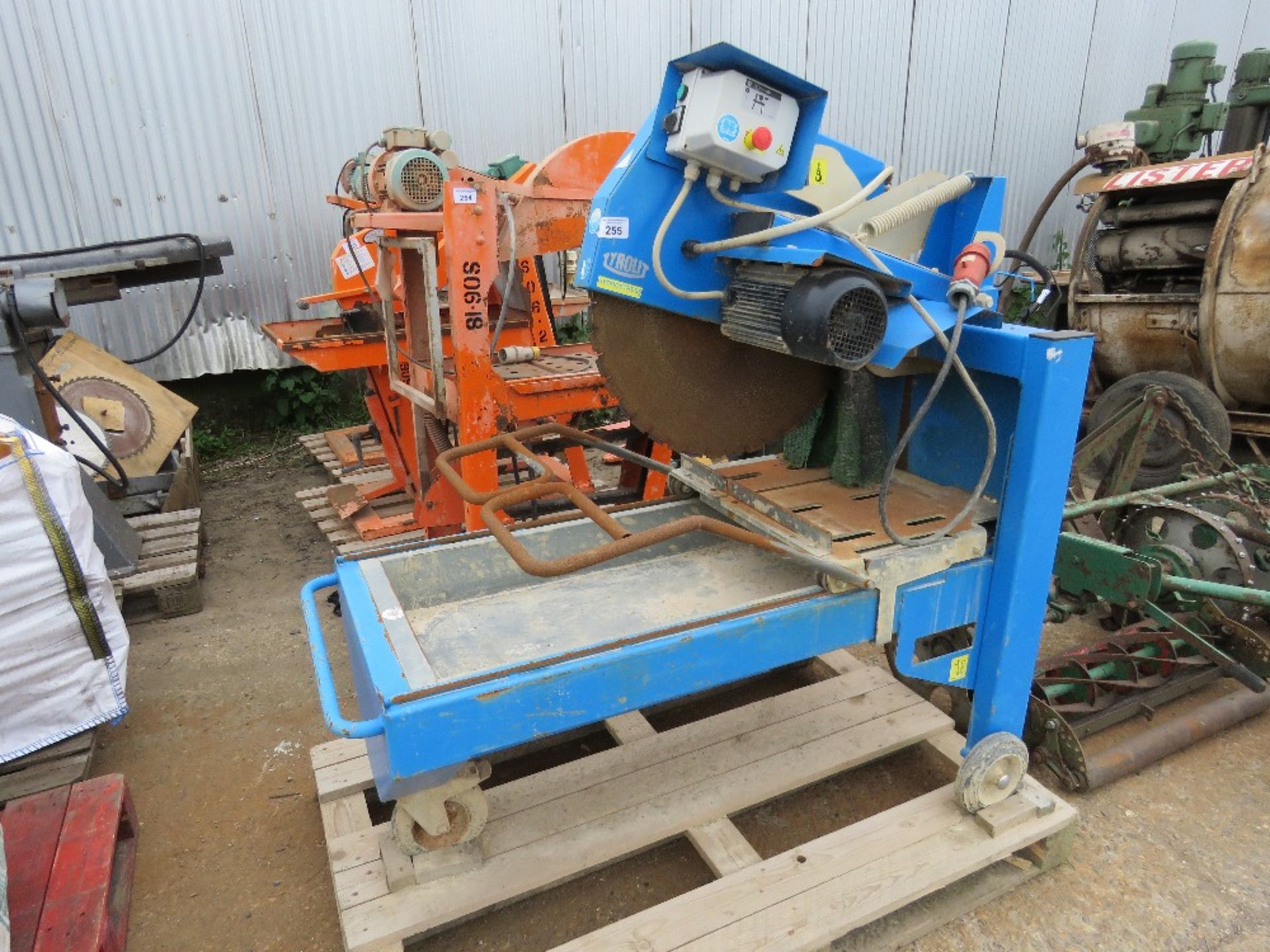 TYROLIT HYDROSTRESS SAWBENCH, YEAR 2015.